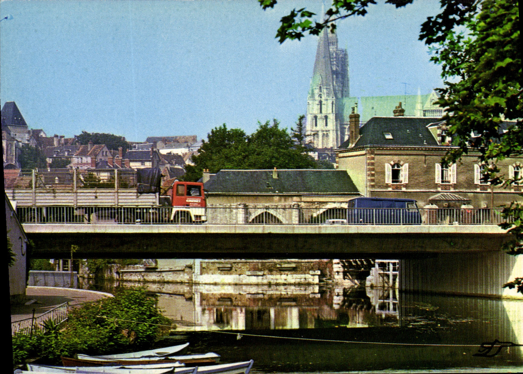 CPSM Chartres L'Eure Et Les Fleches De La Cathedrale