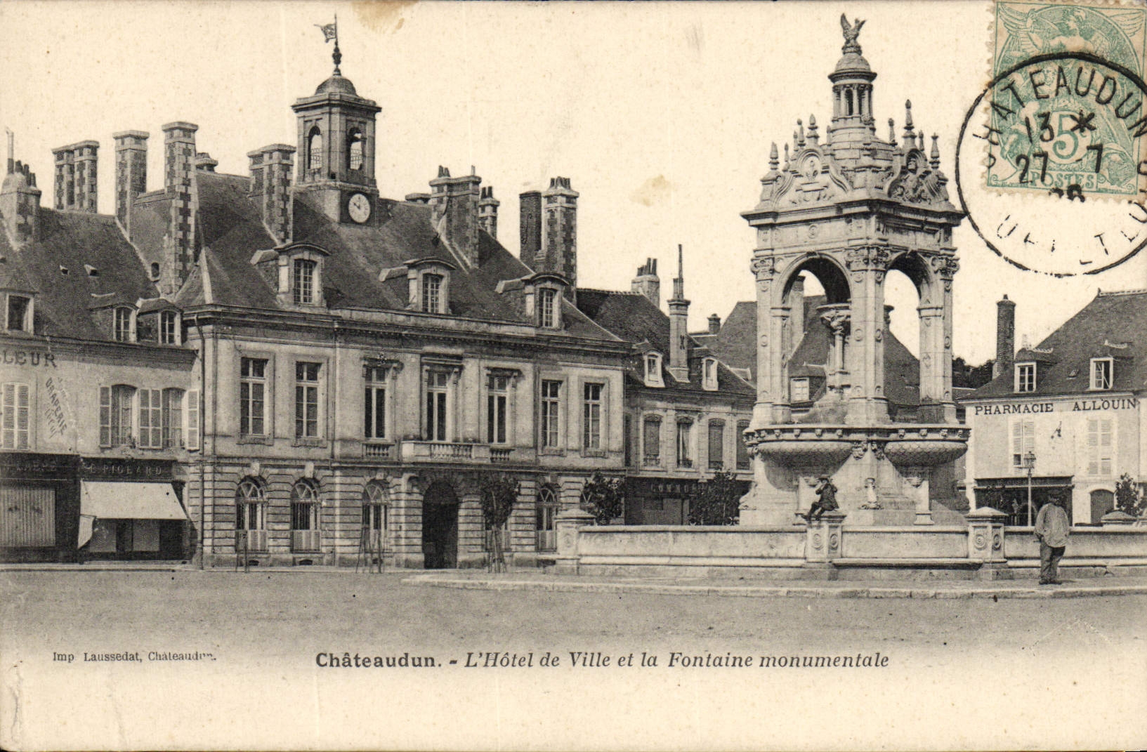 CPA Chateaudun L'Hotel De Ville Et la Fontaine Monumentale