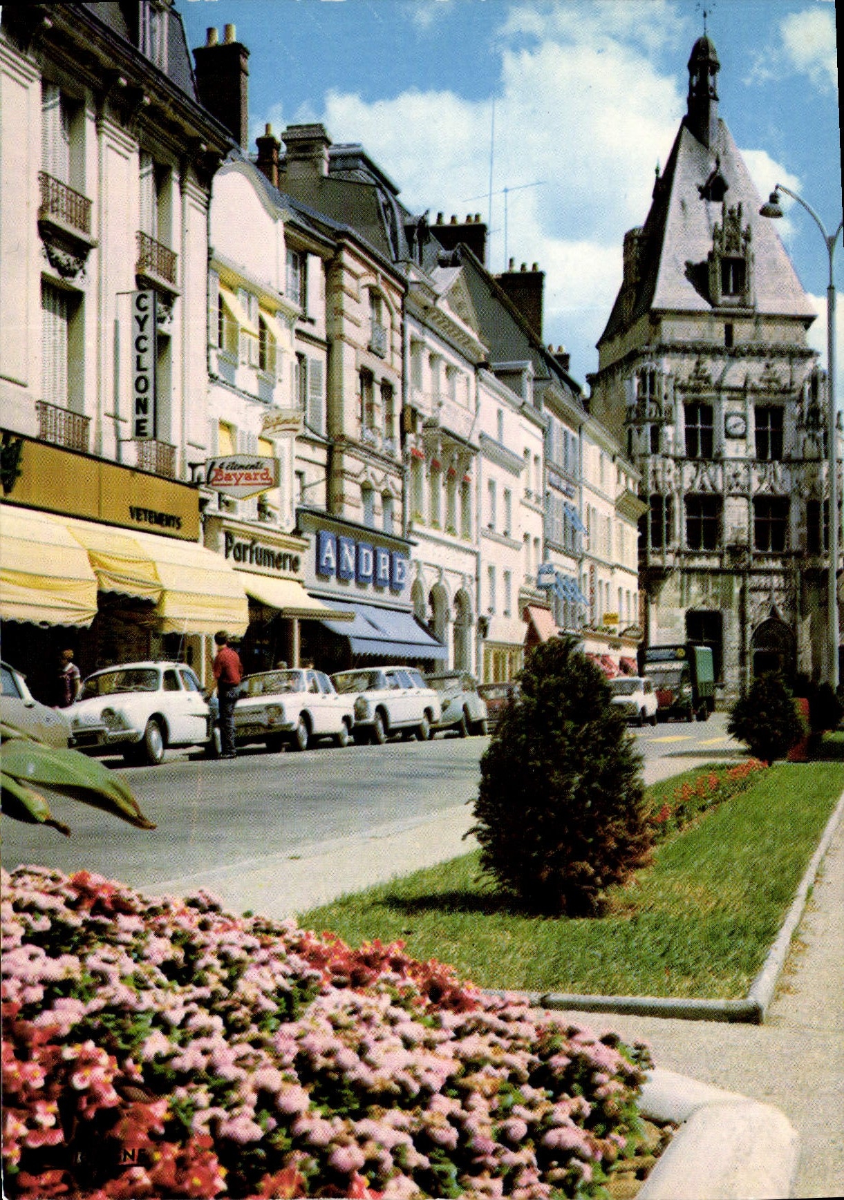 CPSM Dreux La Grande Rue Et Le Beffroi