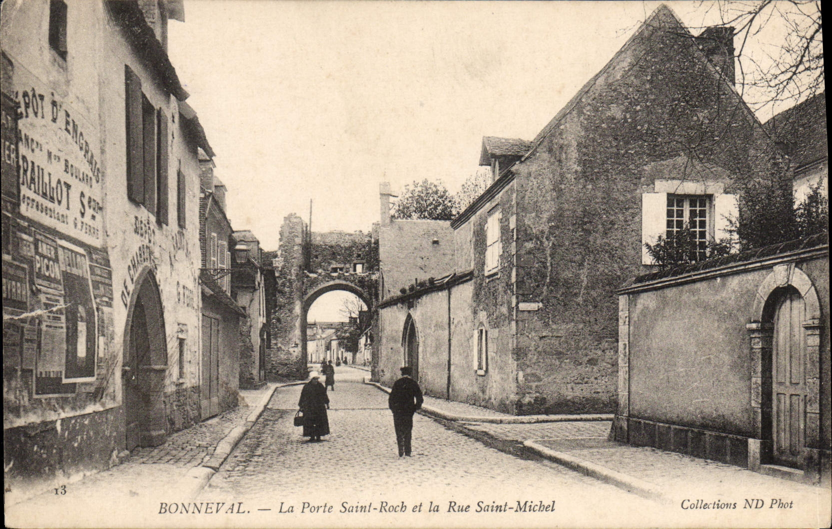 CPA Bonneval La Porte Saint Roch Et La Rue Saint Michel