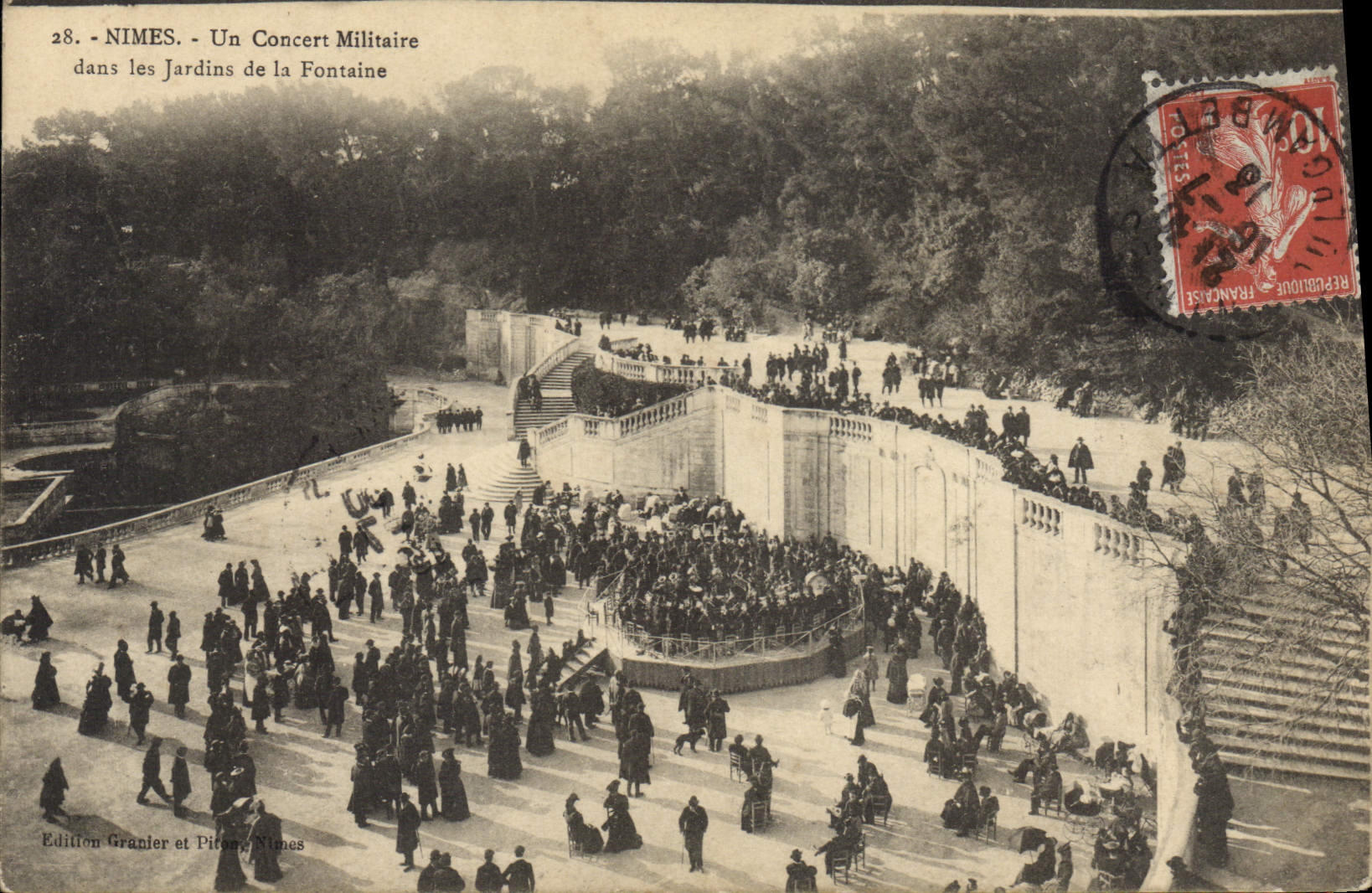 CPA Nimes Un Concert Militaire Dans Les Jardins