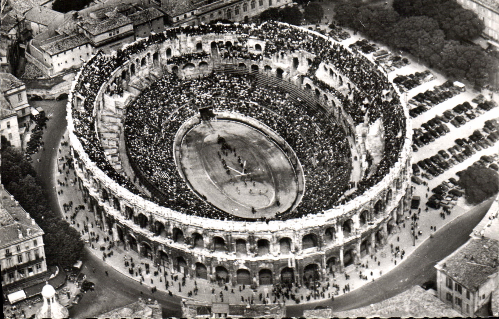 CPA Nimes Vue Generale Sur Les Arenes corrida