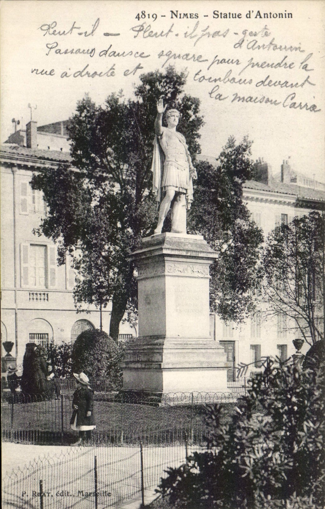 CPA Nimes Statue D'Antonin