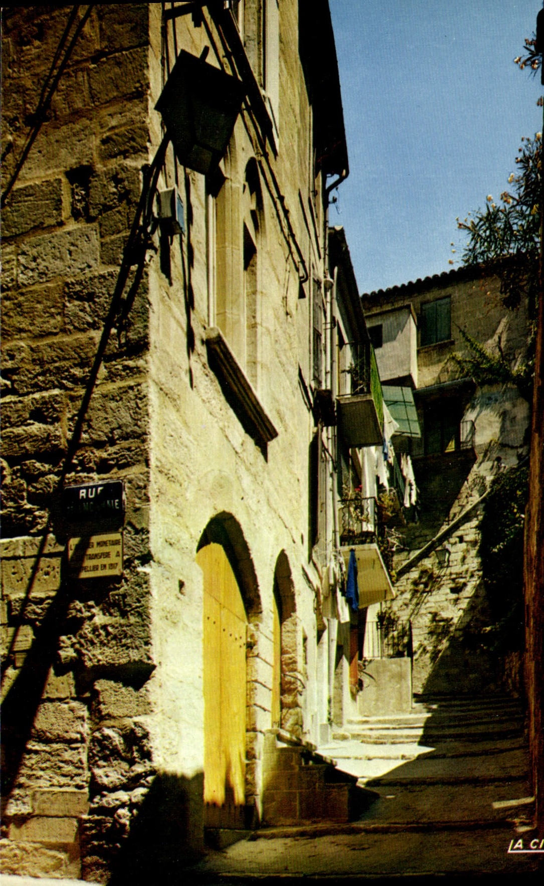 CPSM Sommieres Montee Du Chateau