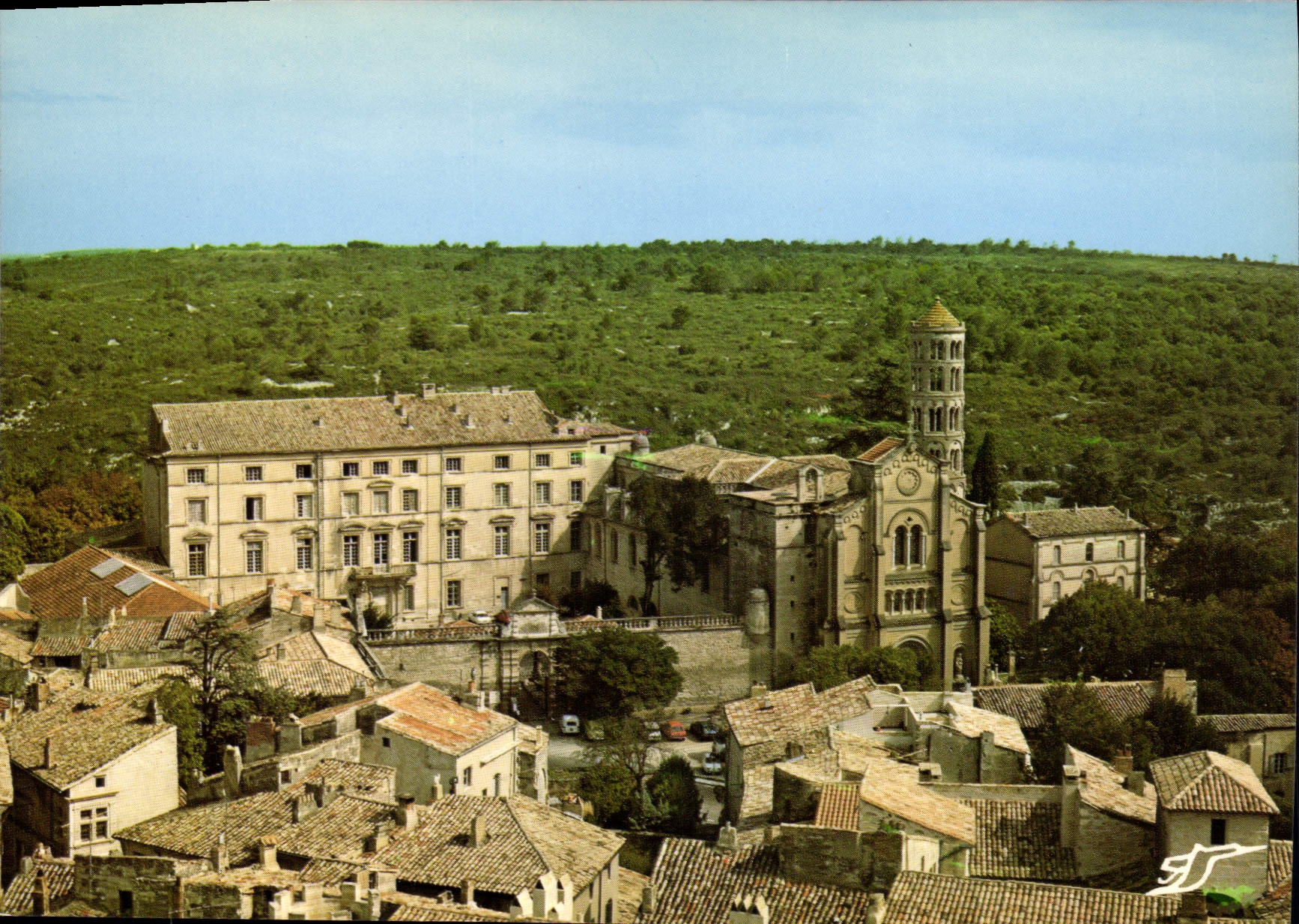 CPSM Uzes Les Toits De La Vieille Ville