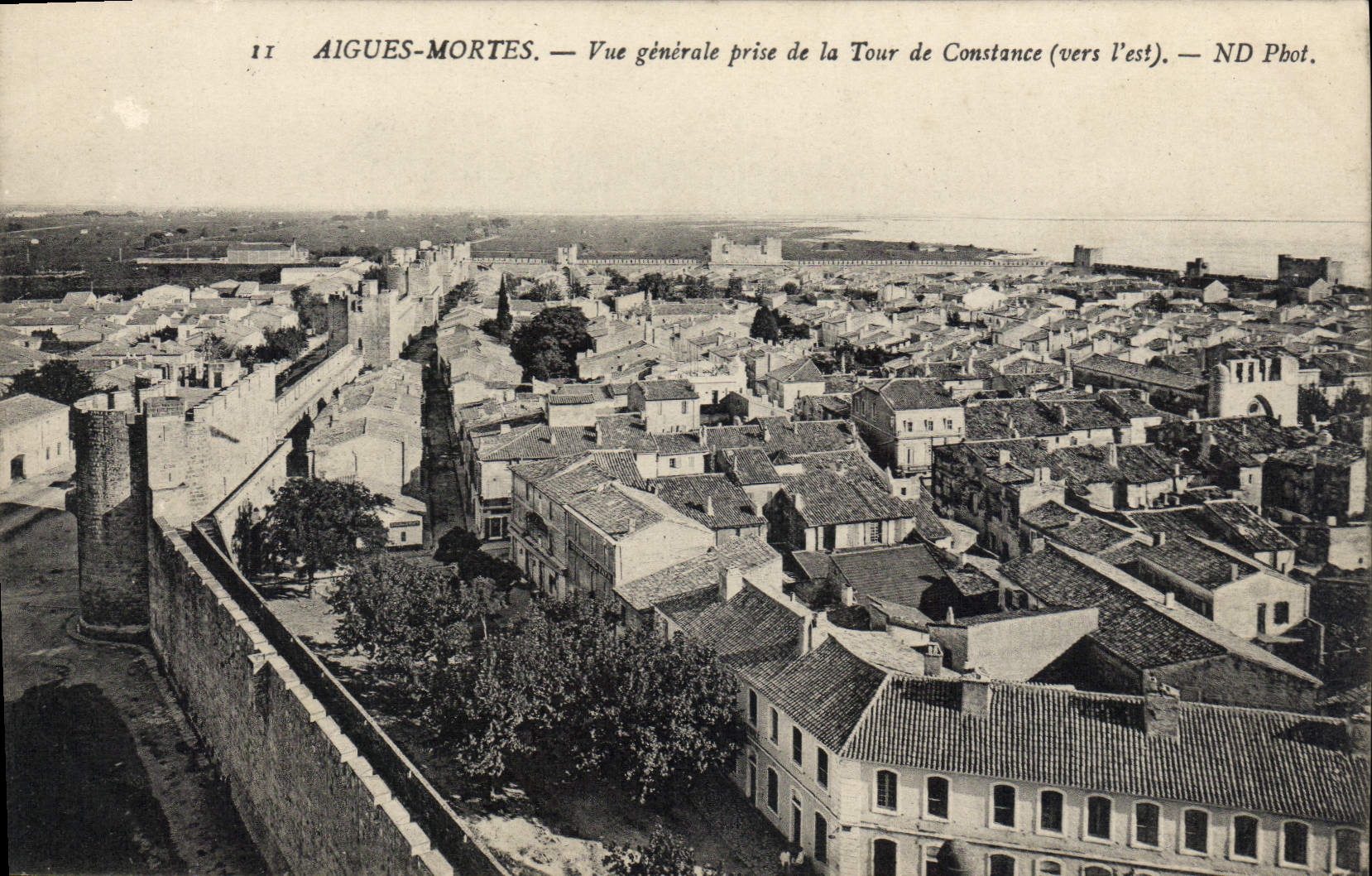 CPA Aigues Mortes Vue Generale Prise De la Tour De Constance