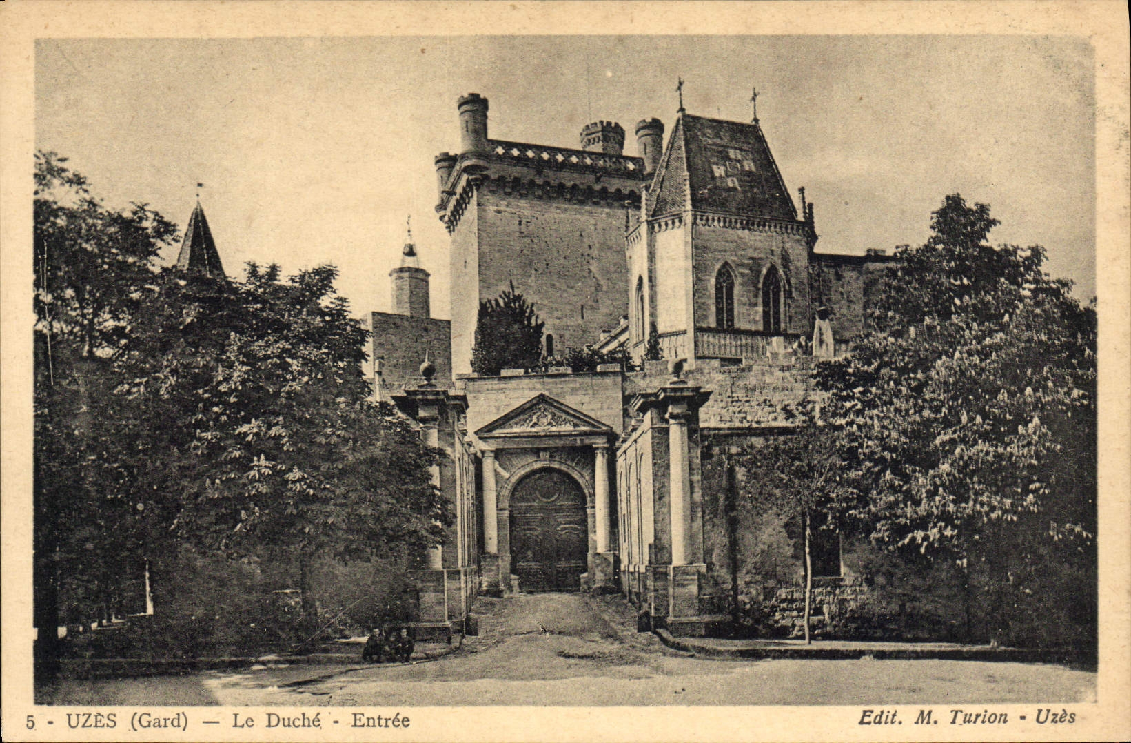 CPA Uzes Le Duche Entree