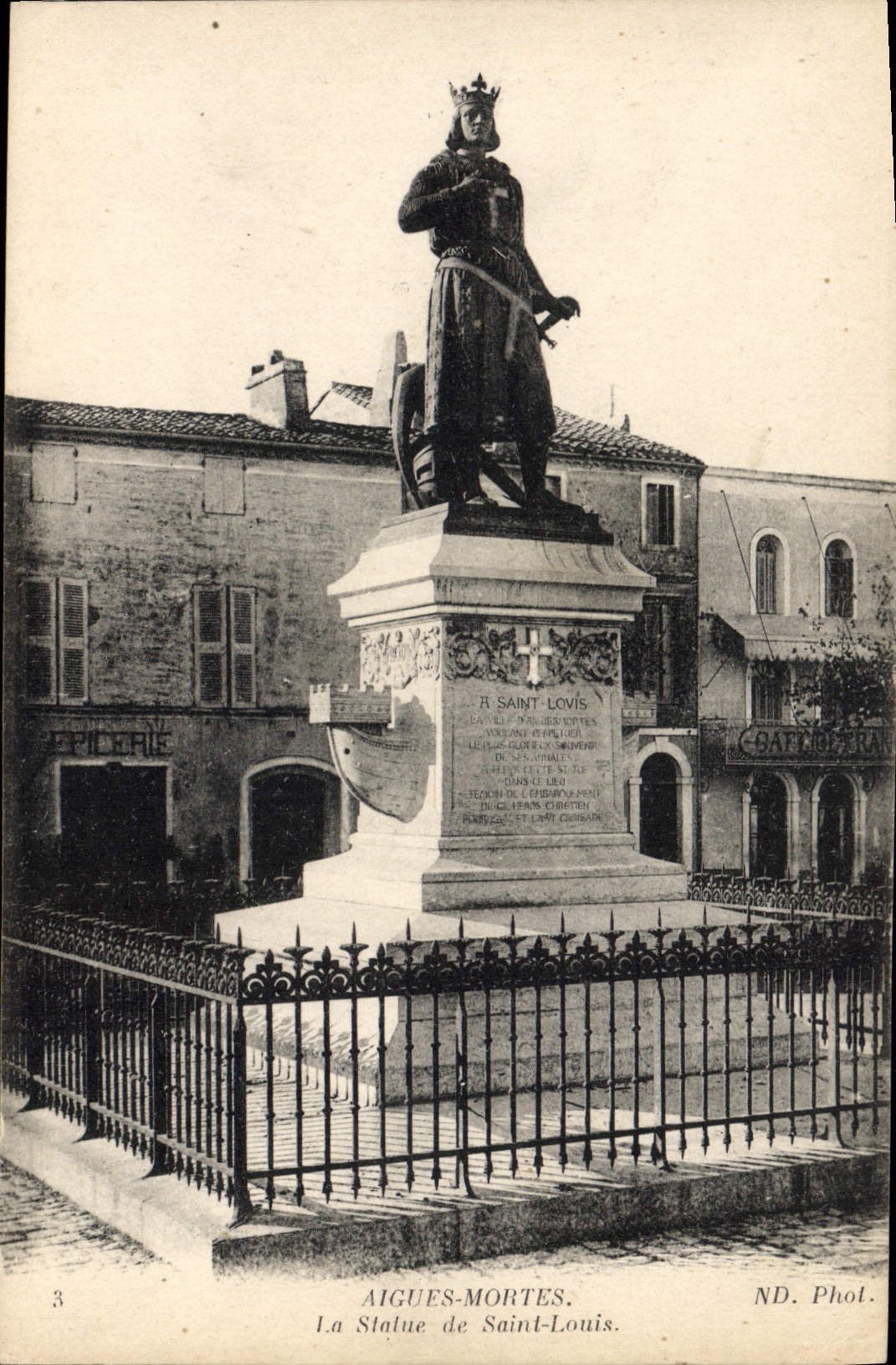 CPA Aigues Mortes La Statue De Saint Louis