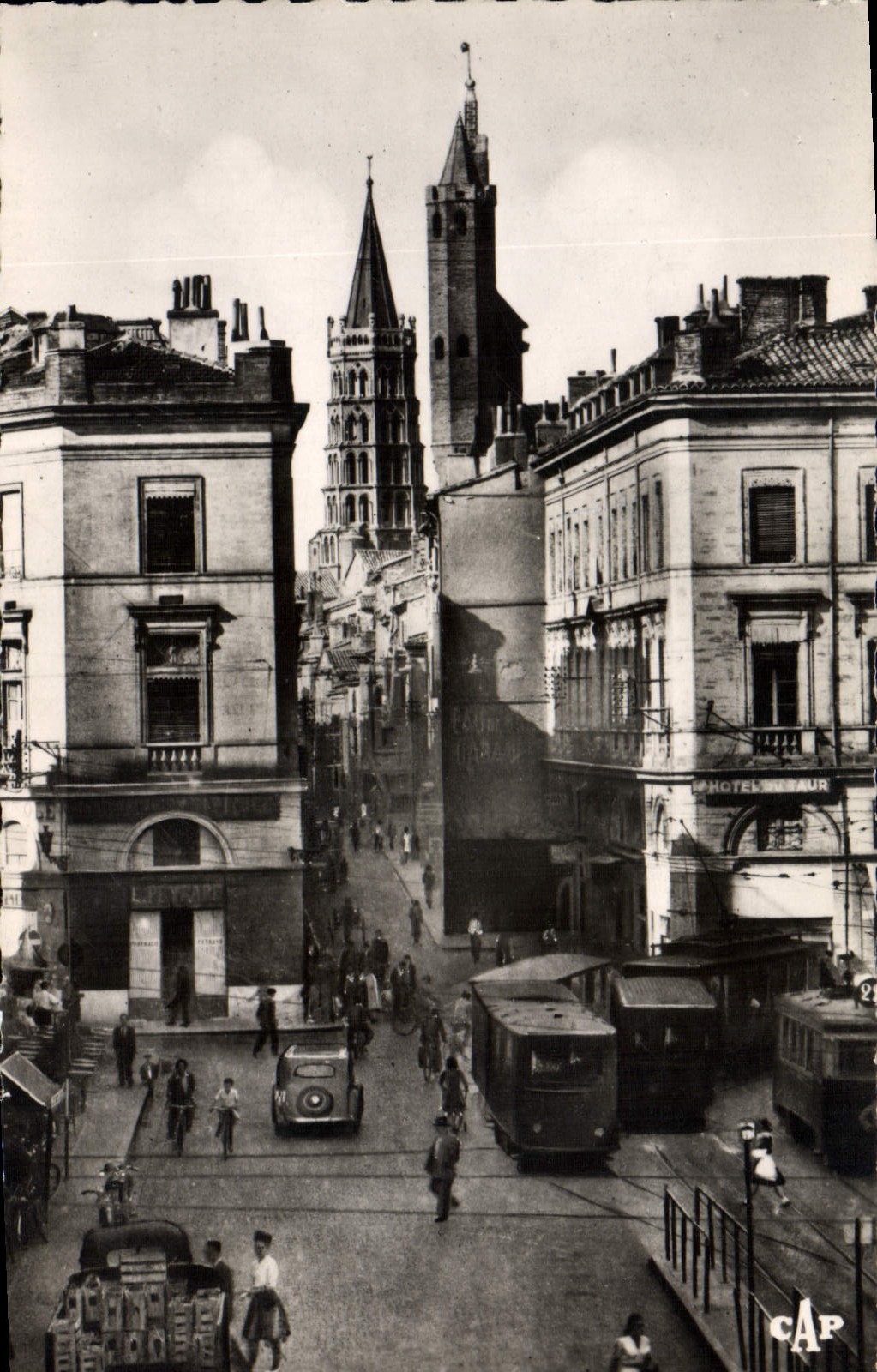 CPA Toulouse L'Eglise du Tour et St Sernin