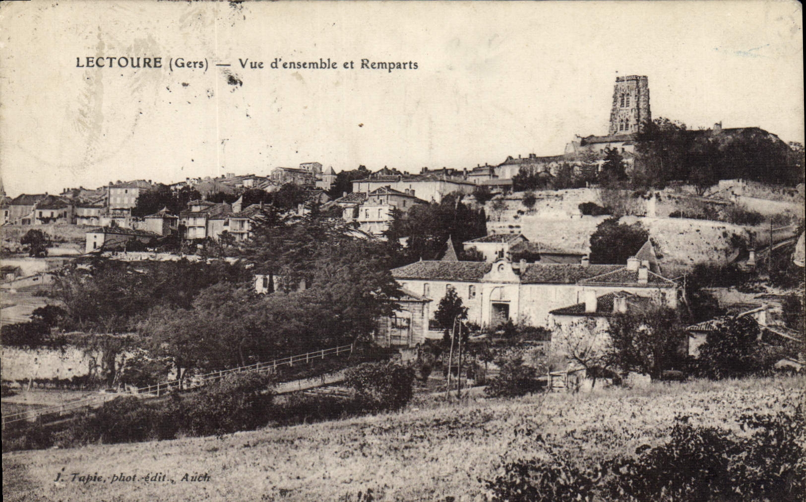 CPA Lectoure Vue d'Ensemble et Remparts