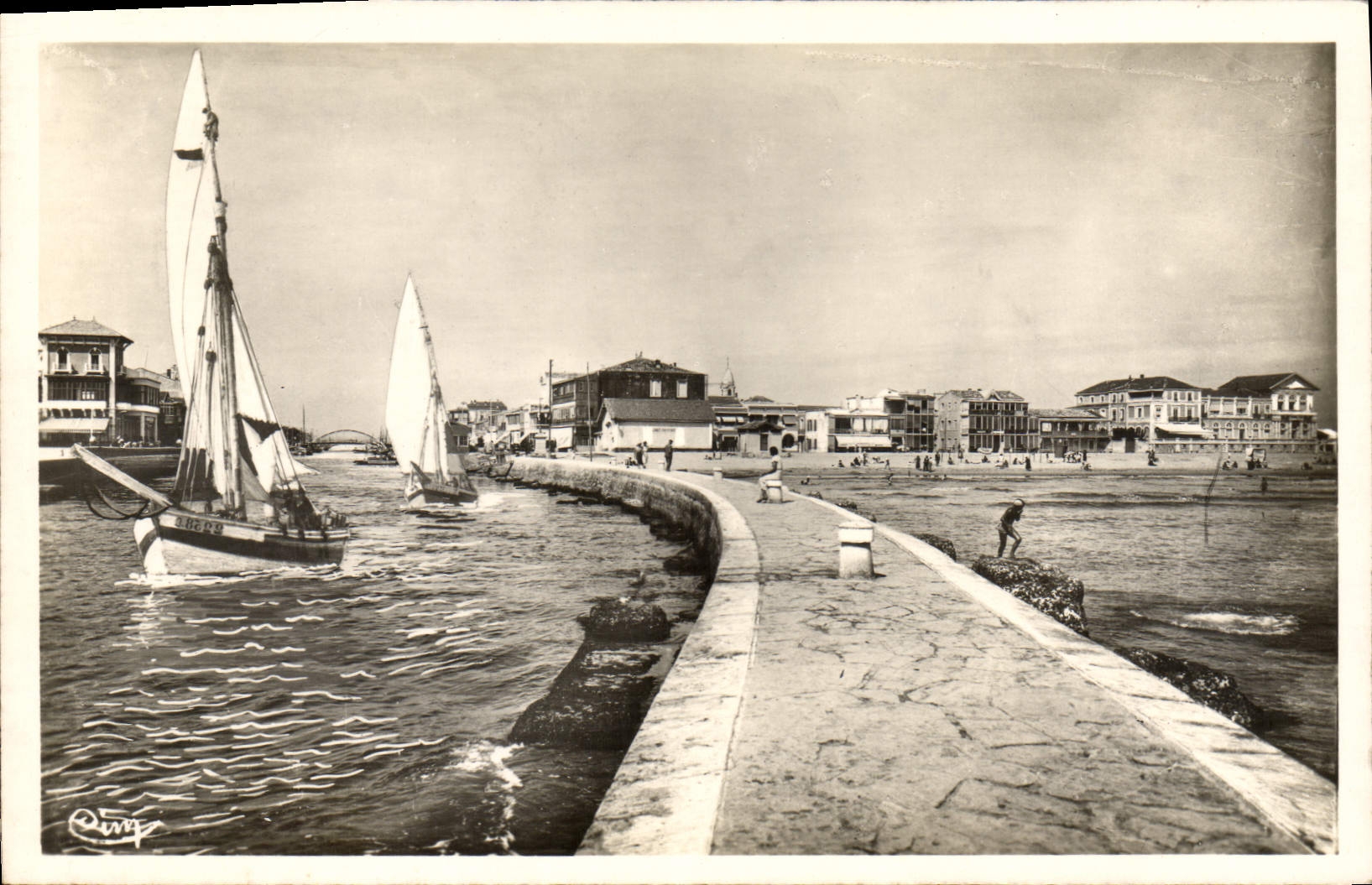 CPA Palavas Les Flots Le Canal Et Les Deux Rives