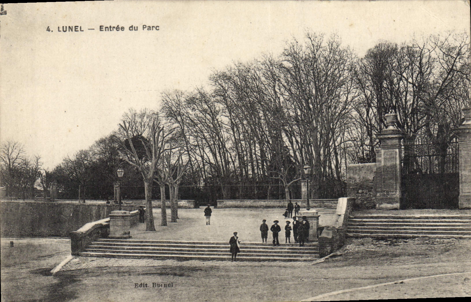 CPA Lunel Entree Du Parc