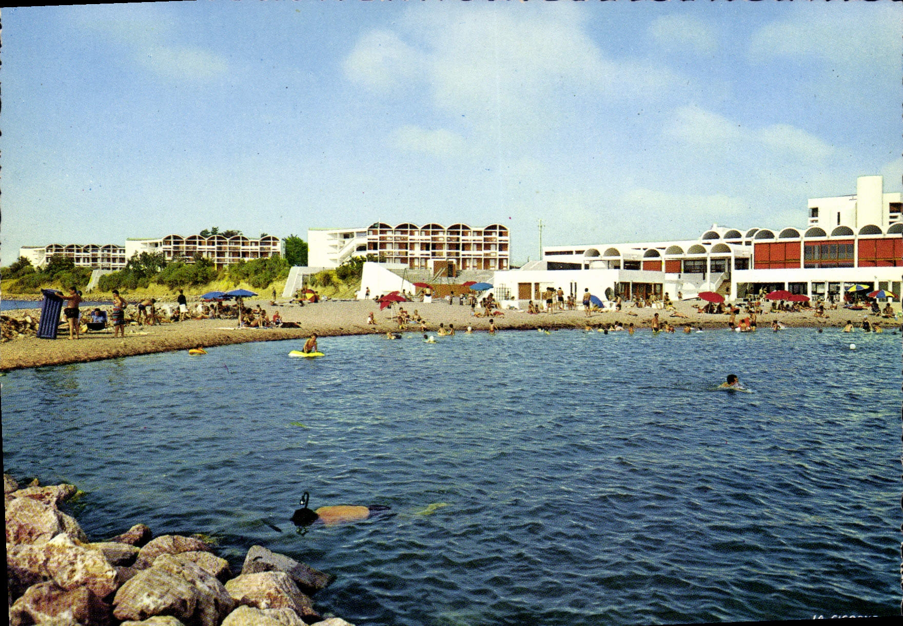 CPSM Balaruc Les Bains La Plage Au Second Plan Le Village De Vacances