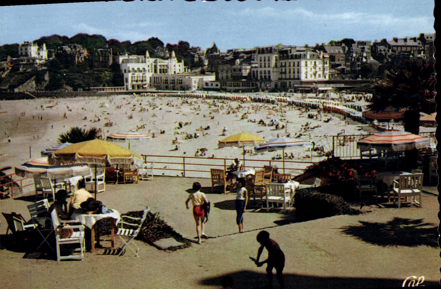 CPSM Dinard La Plage Vue De La Terrasse Du Crystal