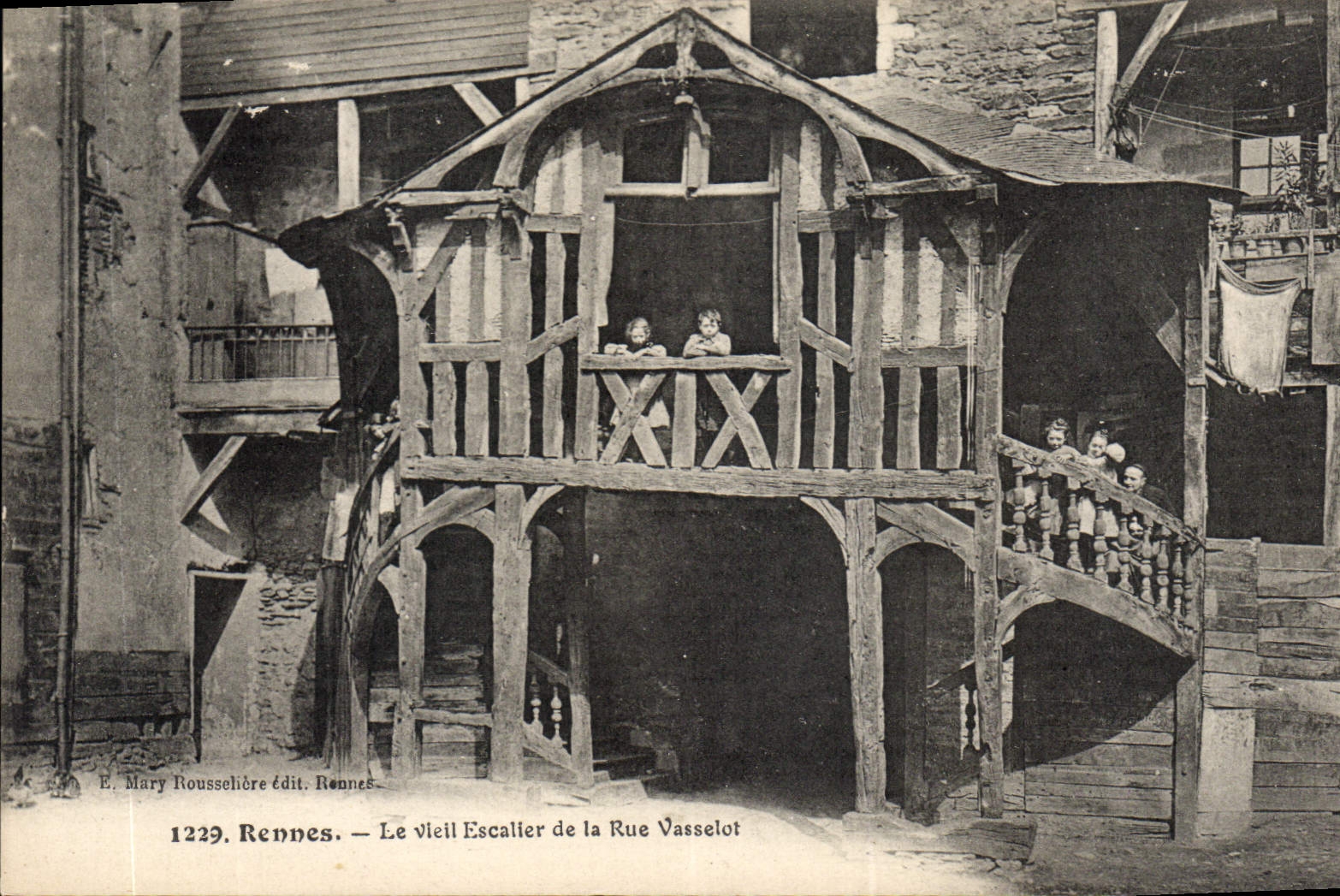 CPA Rennes Le Vieil Escalier De La Rue Vasselot