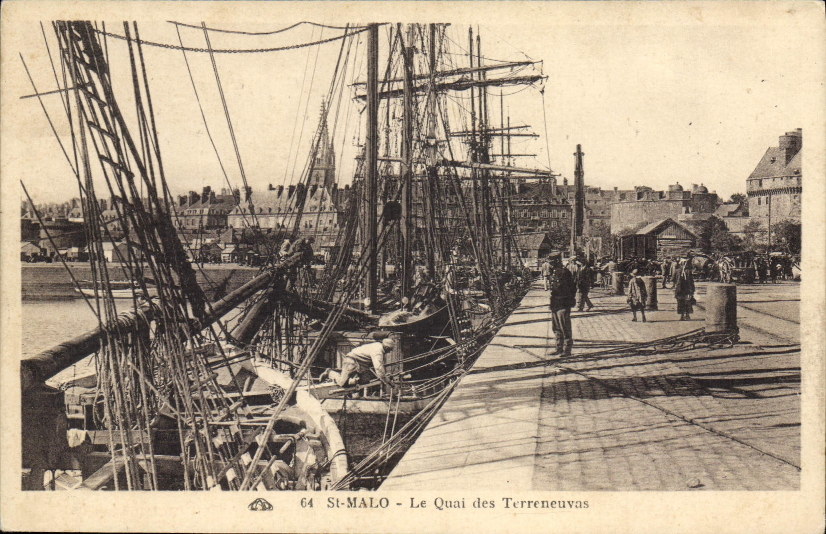CPA Saint Malo Le Quai Des Terreneuvas