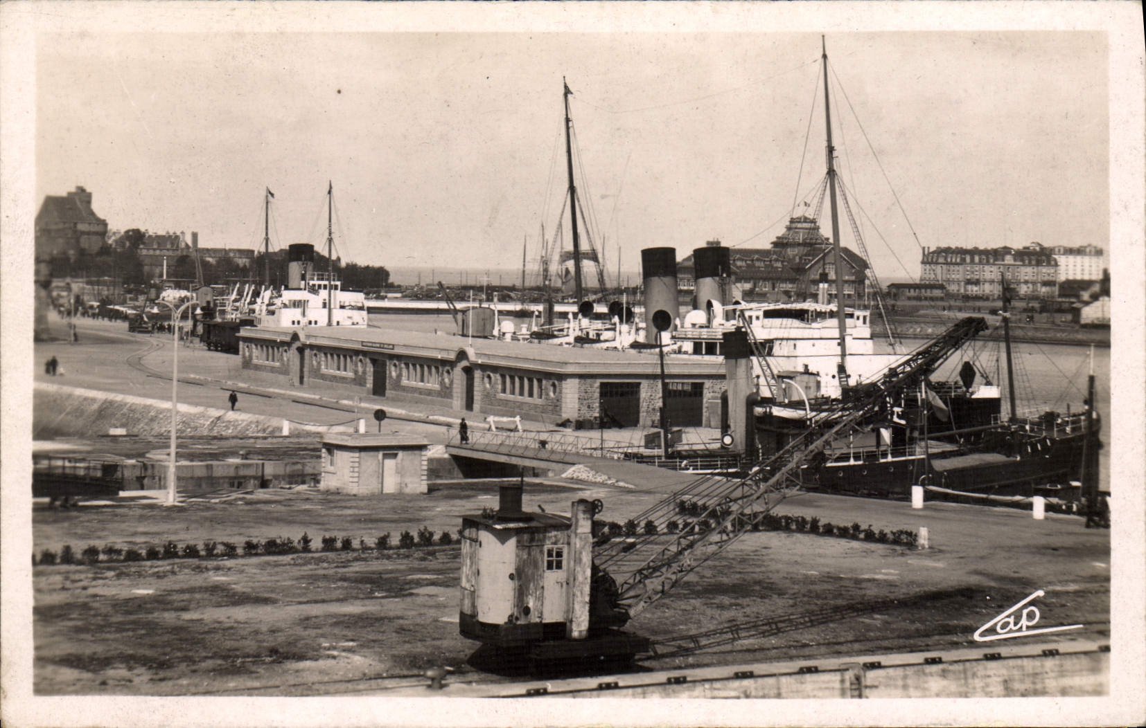 CPA Saint Malo La Gare Maritime Vue Vers Le Casino