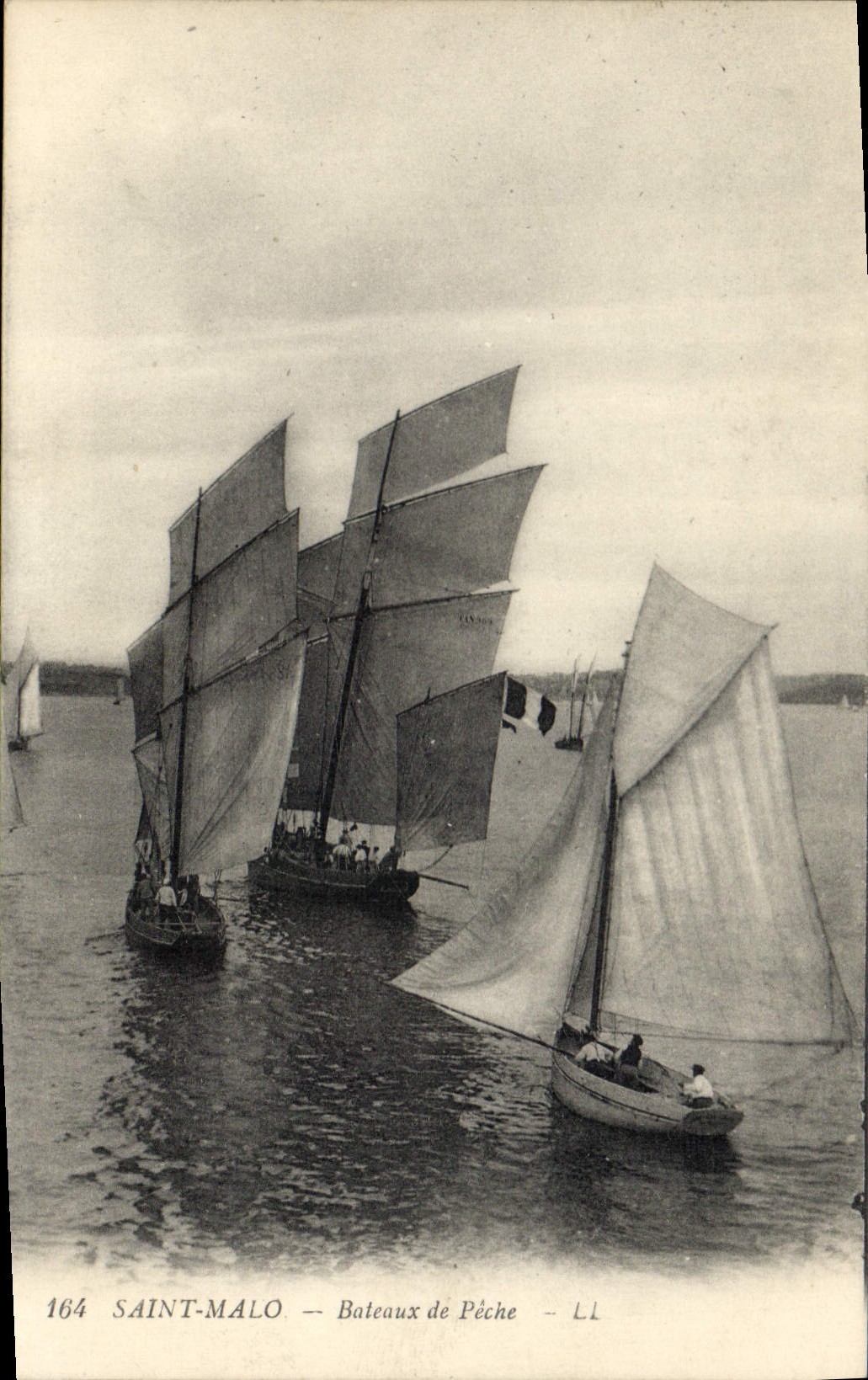 CPA Saint Malo Bateaux De Peche