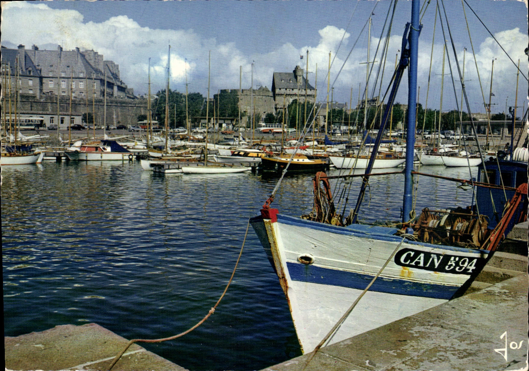 CPSM Saint Malo Les Yachts Devant Le Chateau