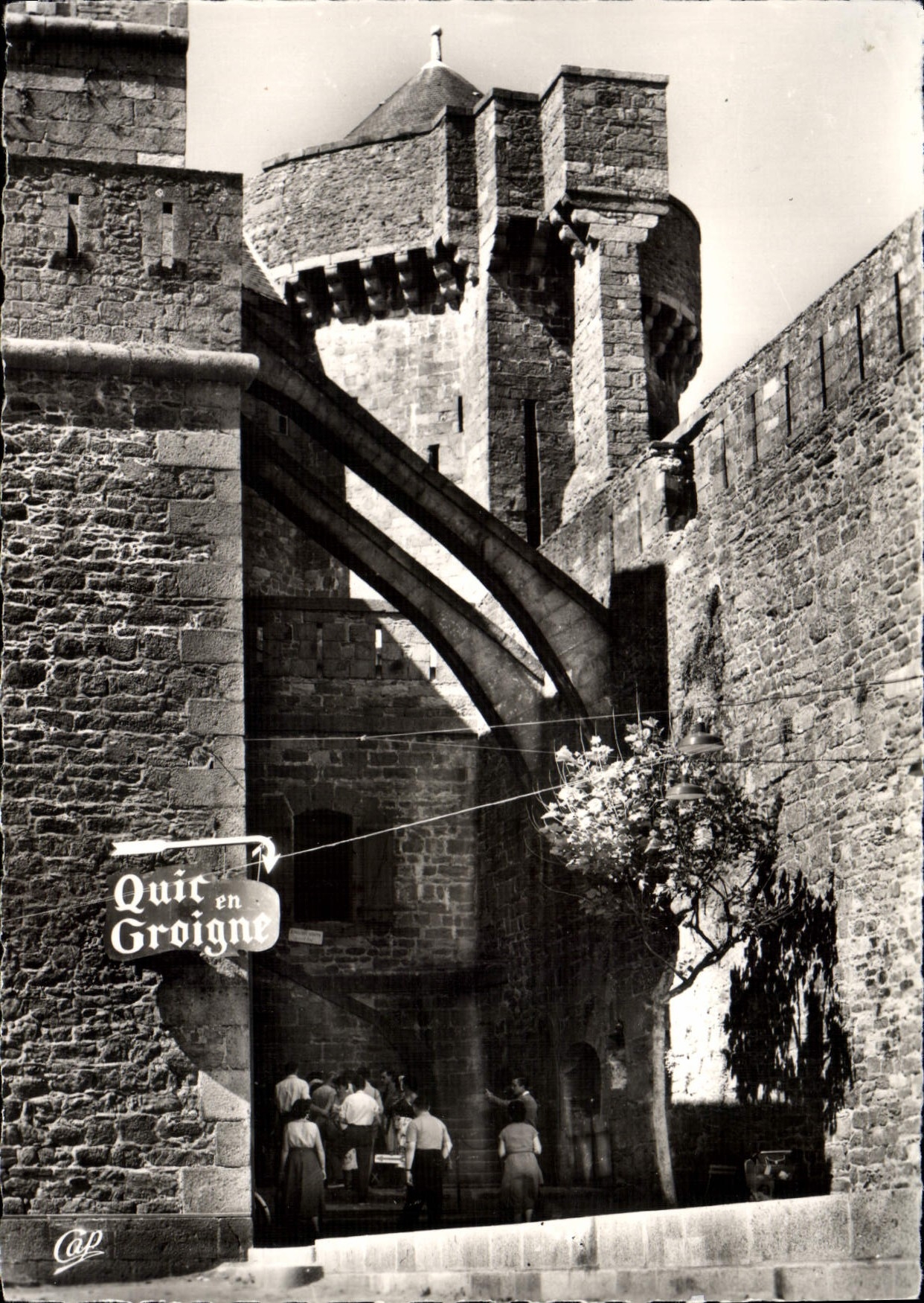 CPSM Saint Malo Cite Corsaire Entree Du Musee Quic En Groigne