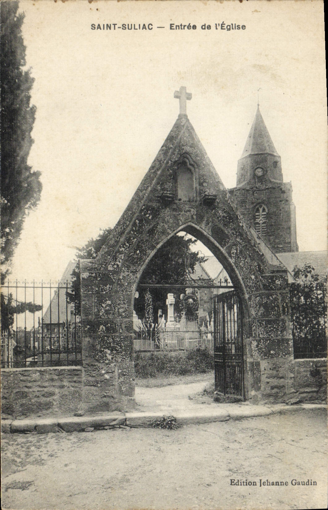 CPA Saint Suliac Entree De I'Eglise