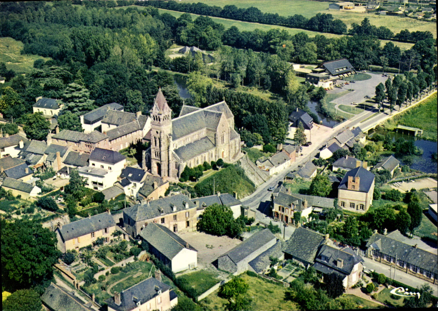 CPSM Betton Le Bourg L'Eglise Et Le Centre
