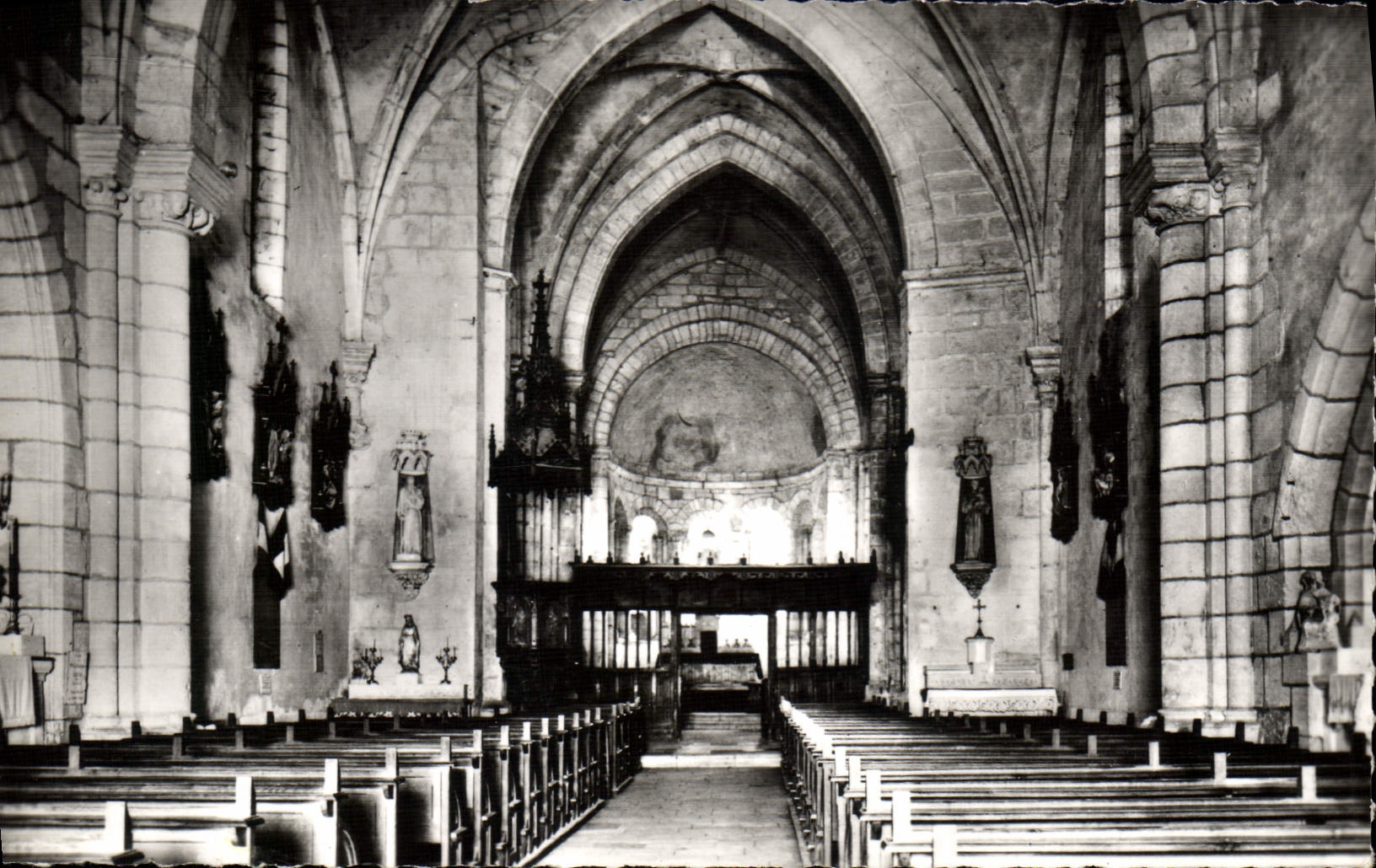 CPA St Marcel L'Interieur de l'église