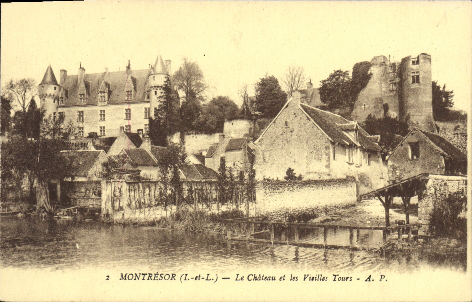 CPA Montresor Le Chateau Et Les Vieilles Tours