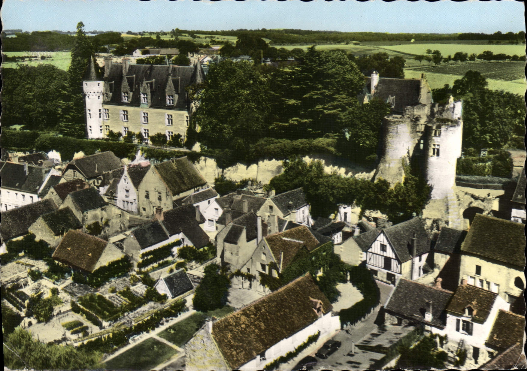 CPSM Montresor Le Chateau Vieille Tour