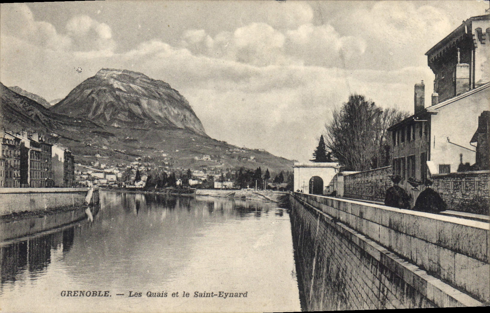 CPA Grenoble Les Quais Et Le Saint Eynard