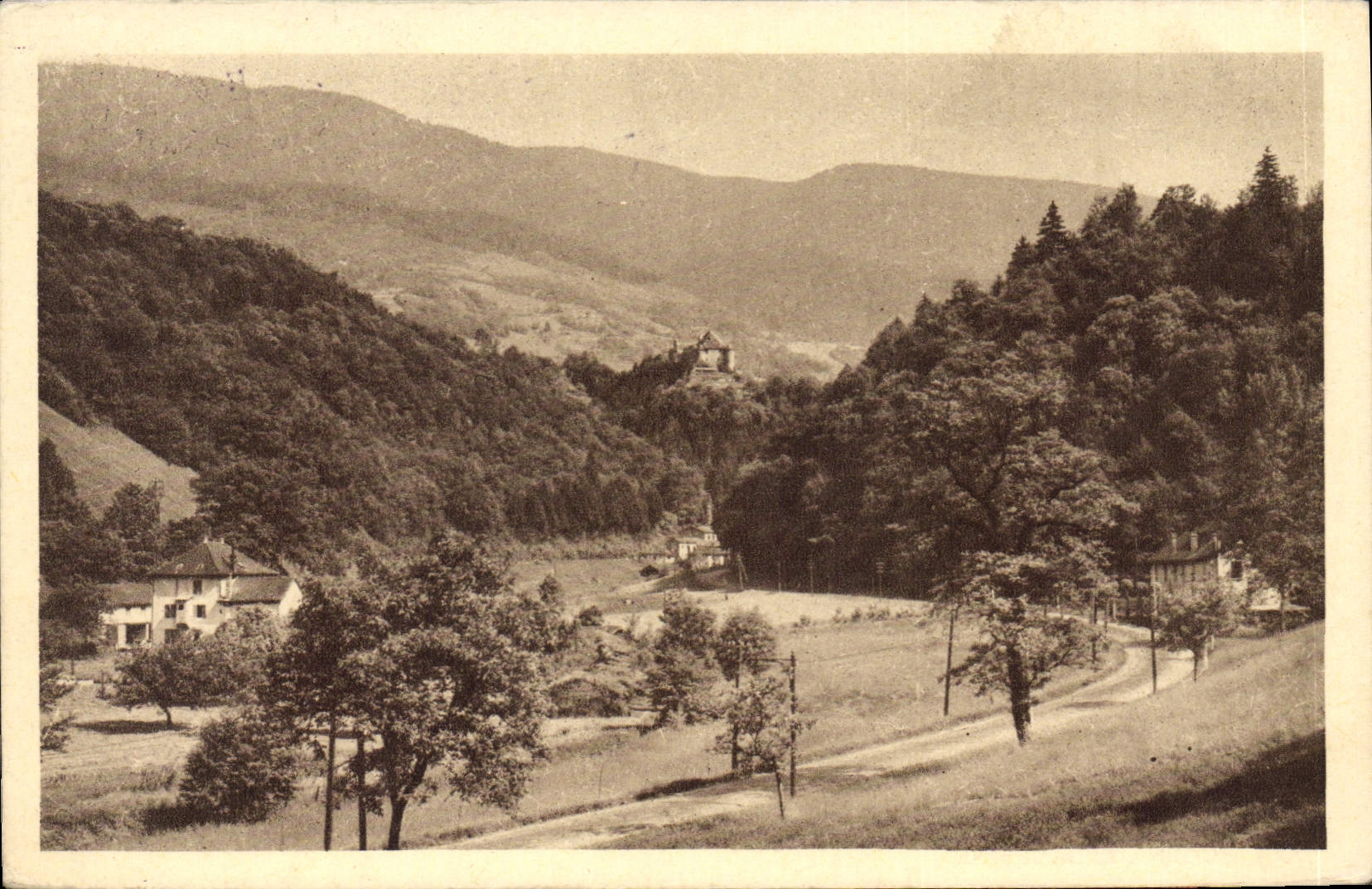 CPA Uriage Les Gorges Du Sonnant Le Chateau Et La Maison De Moliere