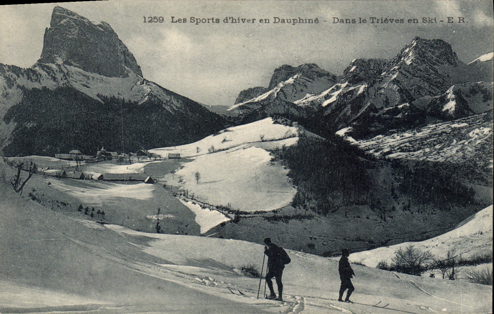CPA Les Sports D'Hiver En Dauphine Dans Le Trieves En ski