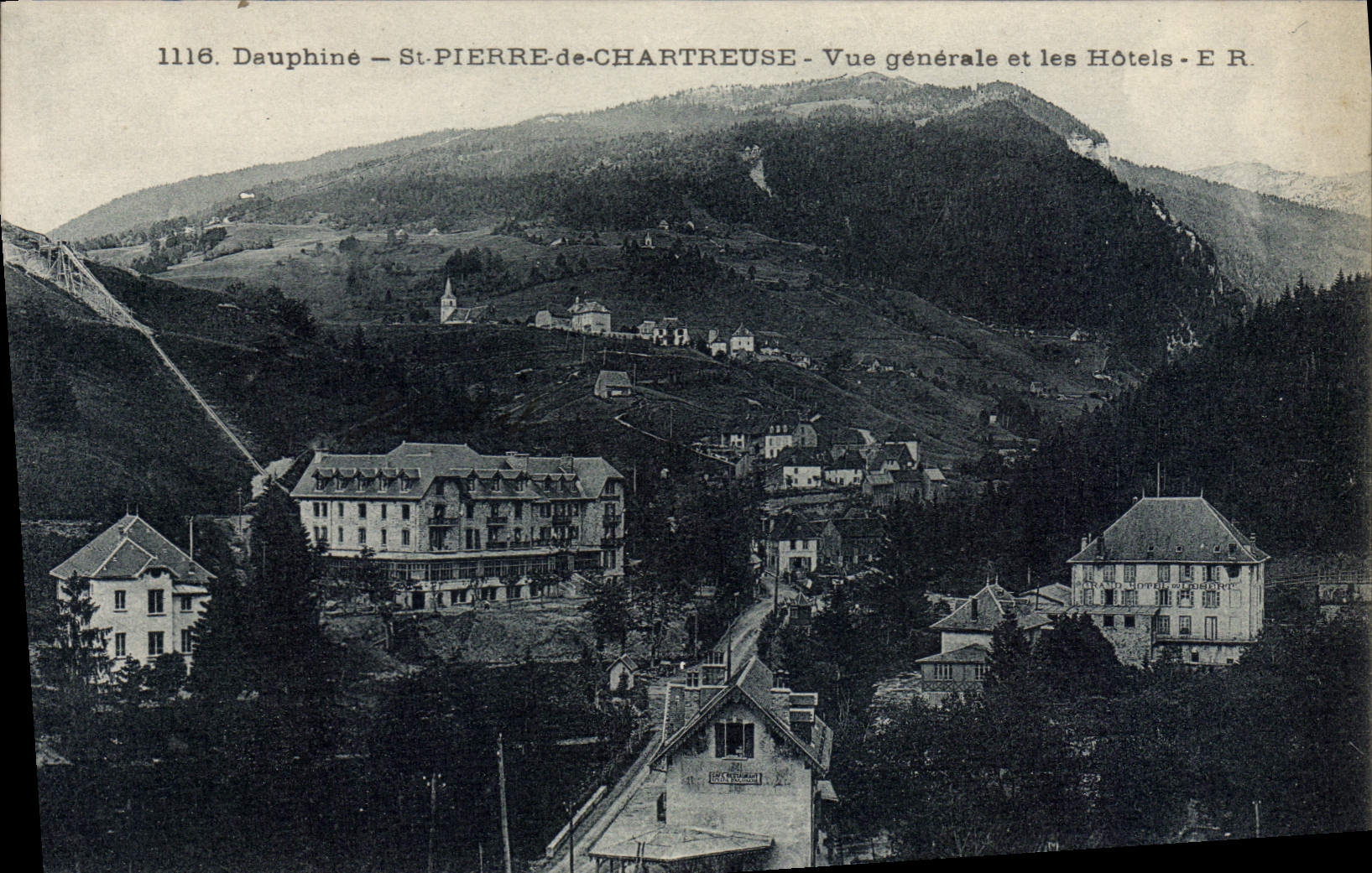 CPA Dauphine St Pierre De Chartreuse Vue Generale Et Les Hotels