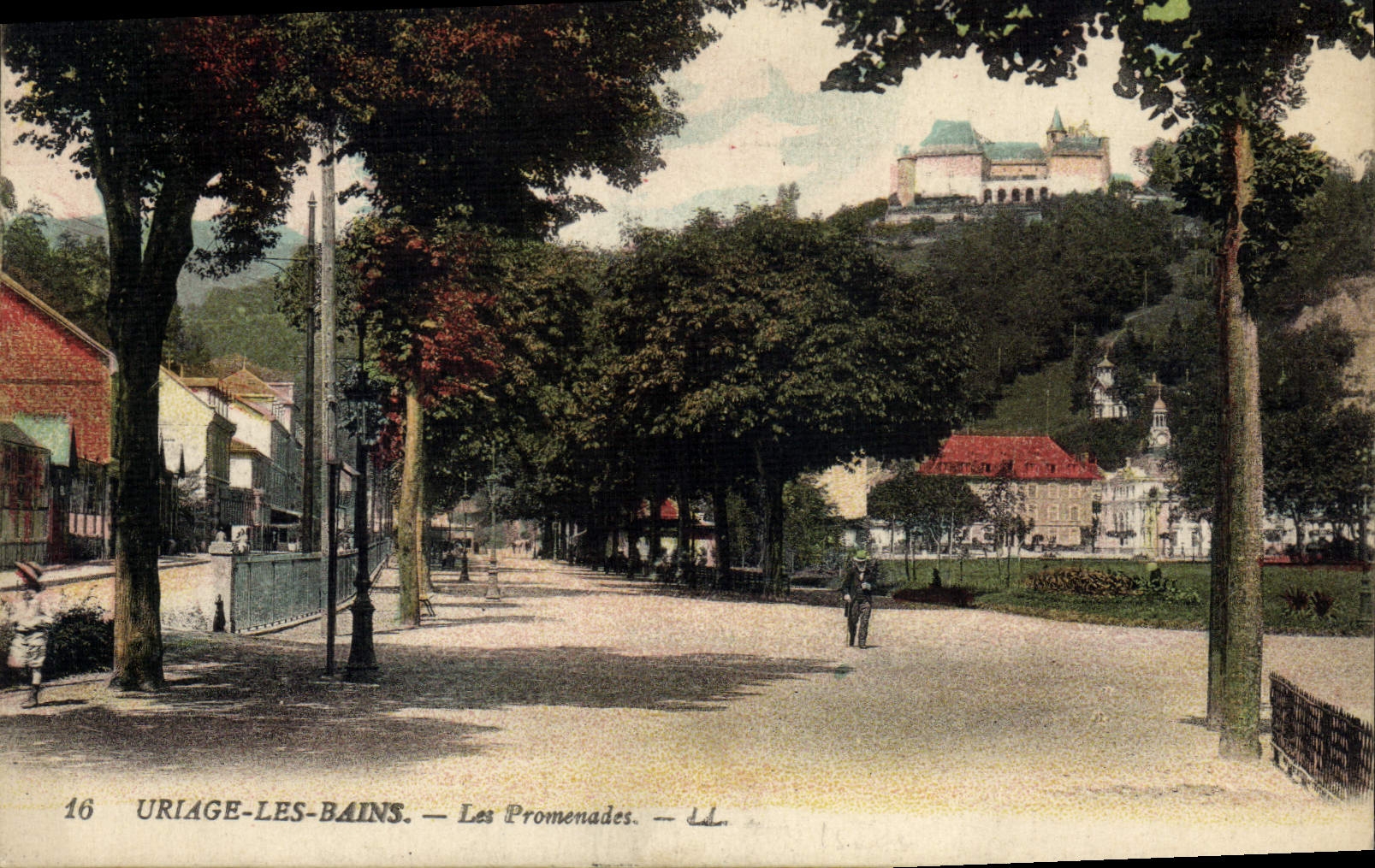 CPA Uriage Les Bains Les Promenades
