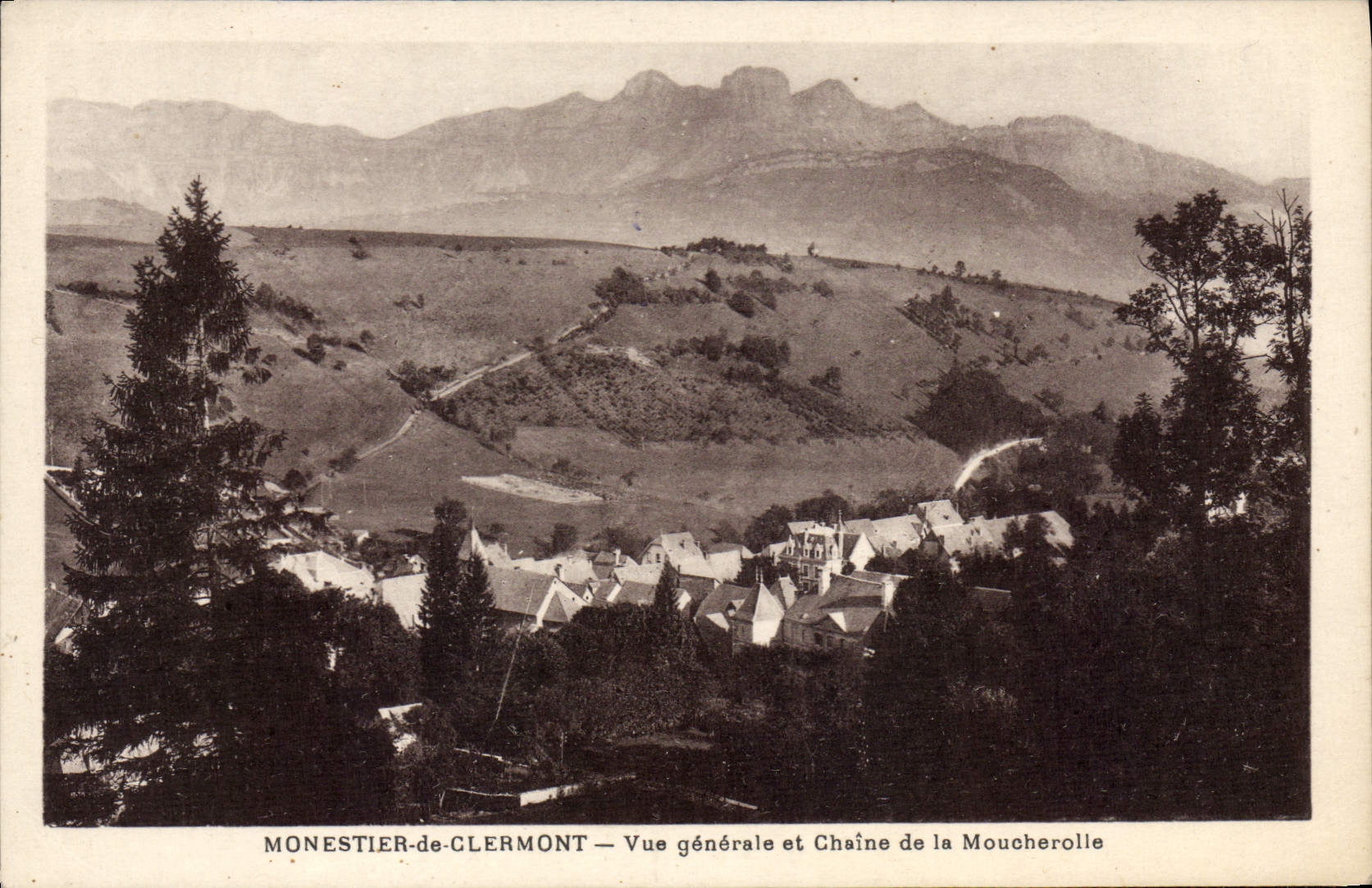 CPA Monestier De Clermont Vue Generale Et Chaine De La Moucherolle