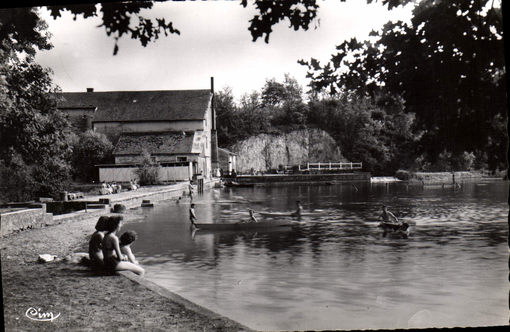 CPA Morestel Etang De Roche Et Le Moulin