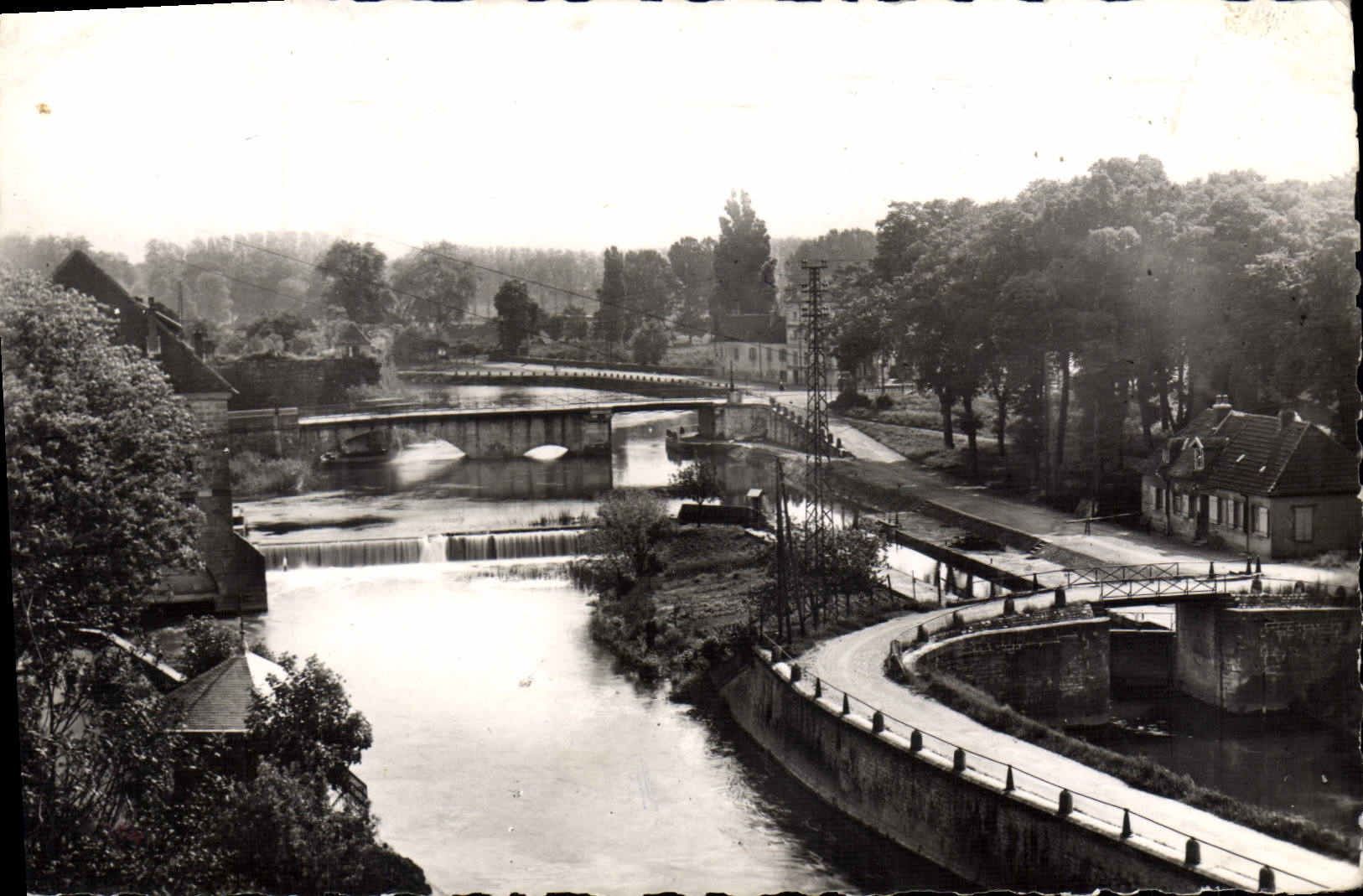 CPA Dole Le Barrage Et I'Ecluse