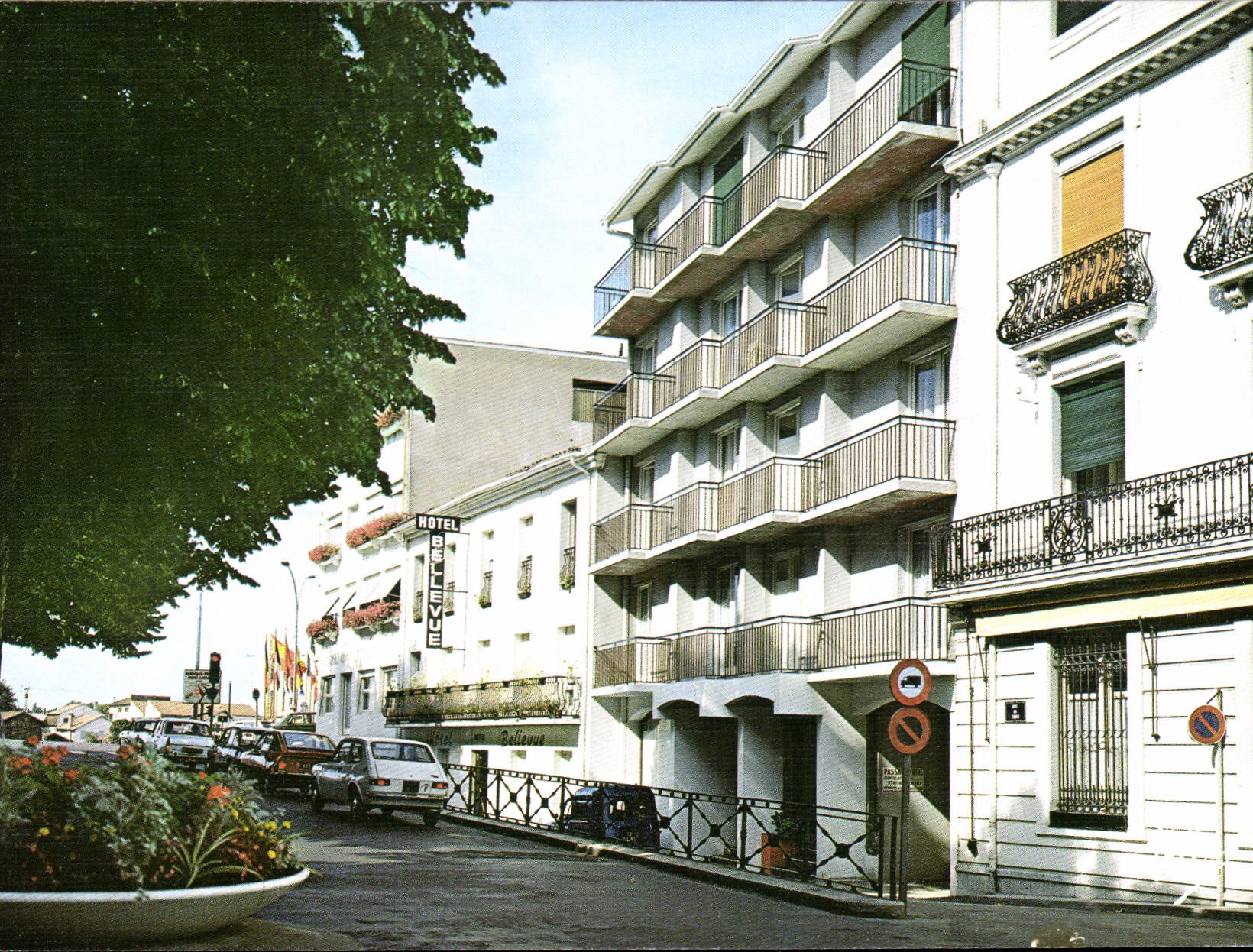 CPSM Dax Vue Des Hotels Du Parc De I'Hotel Bellevue et Thiers