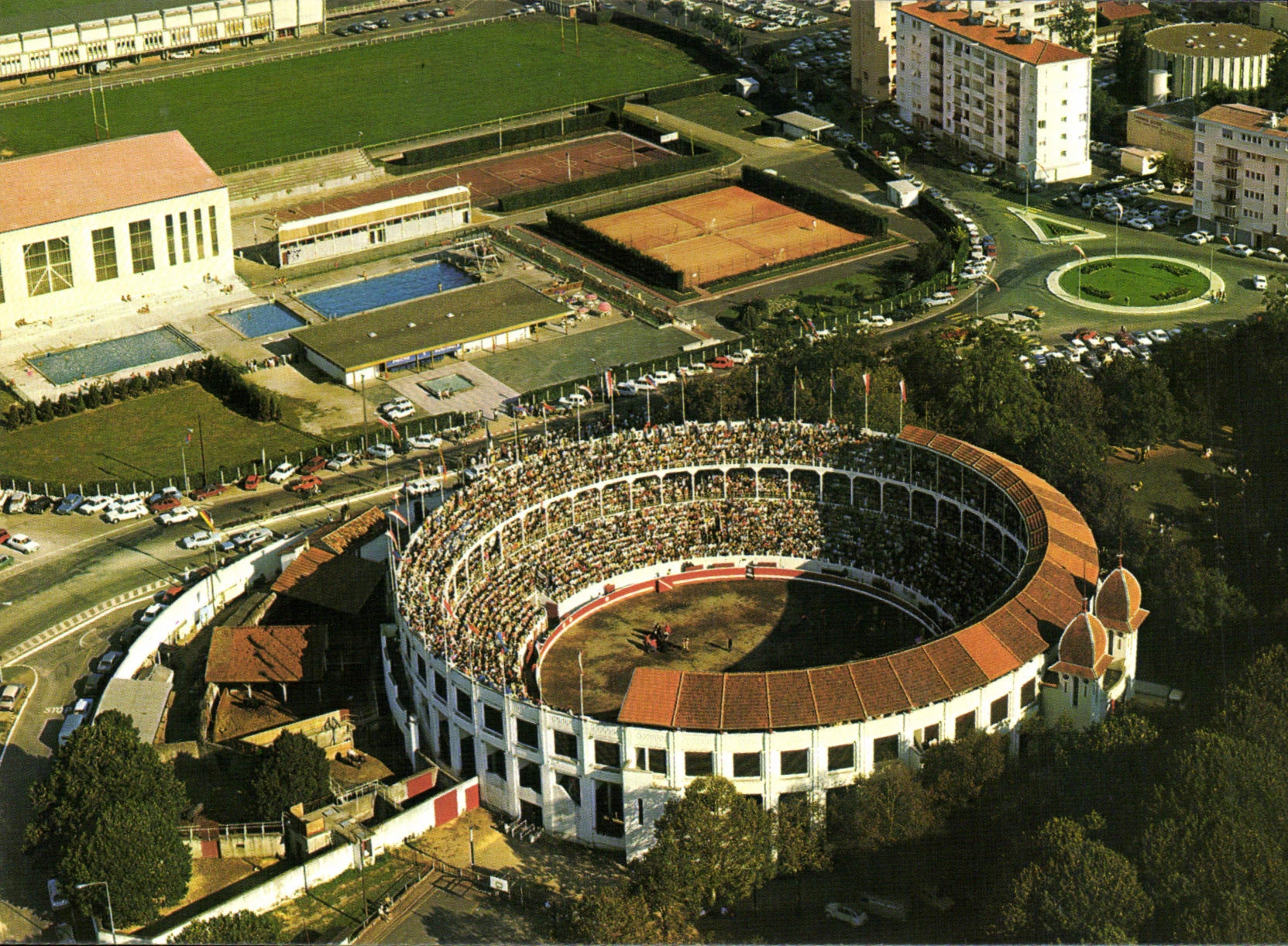CPSM Dax Vue Aerienne Au Premier Plan Les Arenes