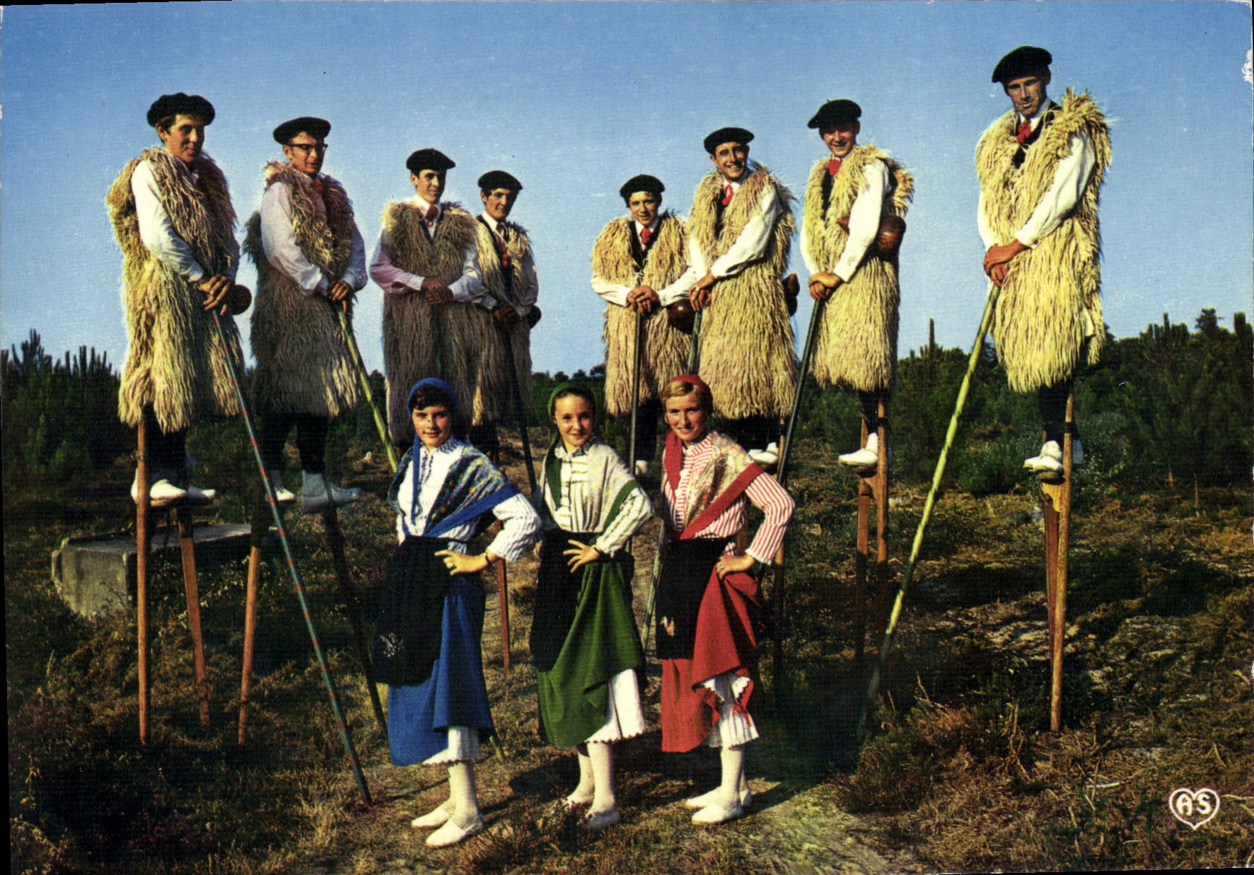 CPSM Costumes Landais Groupe Folklorique De Saint Julien En Born