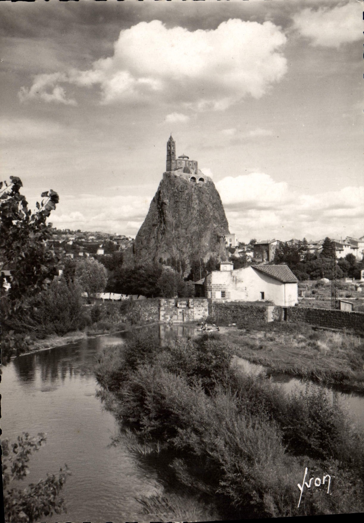 CPSM Le Puy Le Rocher Saint Michel d'Aiguilhe et la Borne