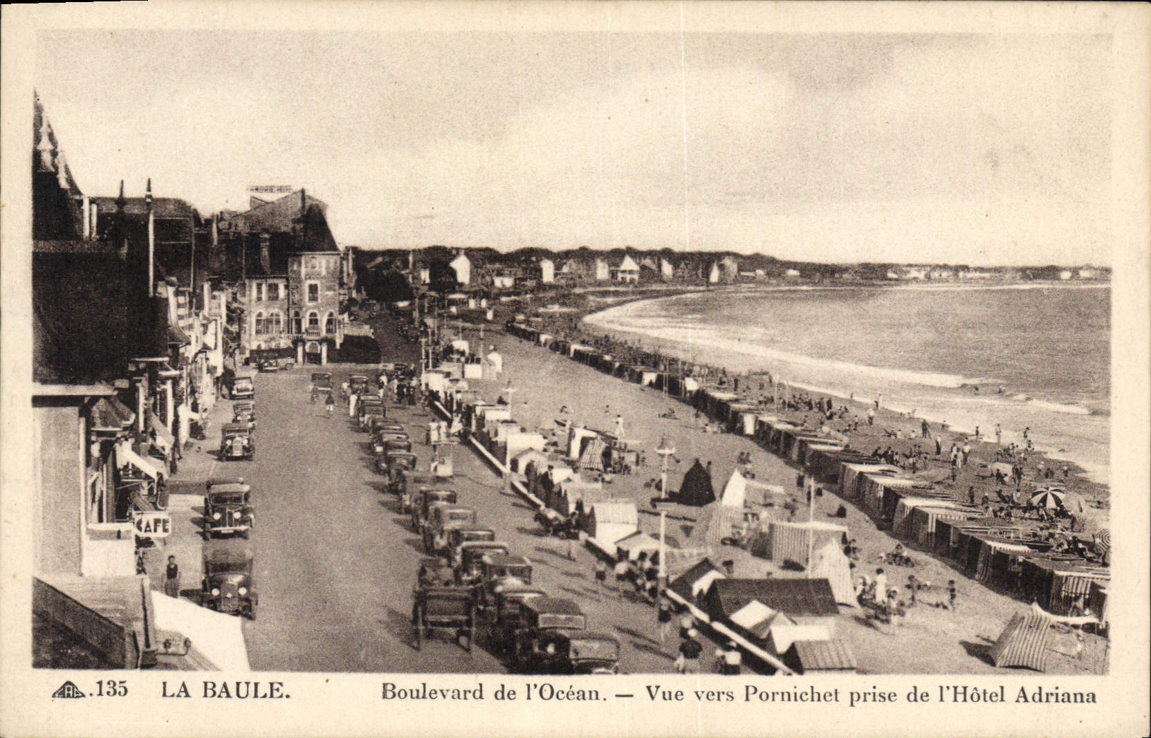 CPA La Baule Boulevard de l'Ocean Vue vers Pornichet prise de l'hotel Adriana