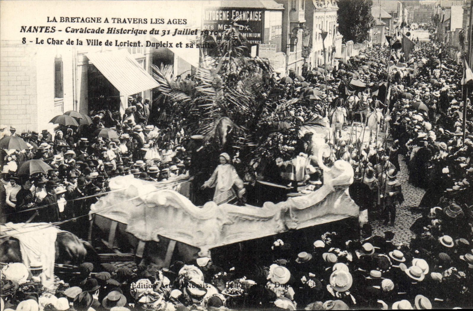 CPA La Bretagne a Travers les Ages Nantes Cavalcade Historique du 31 Juiliet 1910 char de la ville d