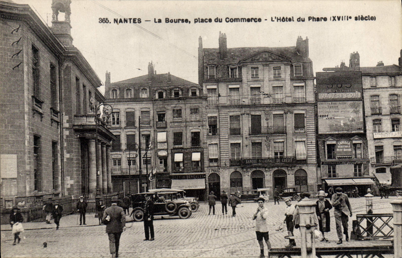 CPA NANTES La Bourse Place du Commerce L'Hotel du Phare