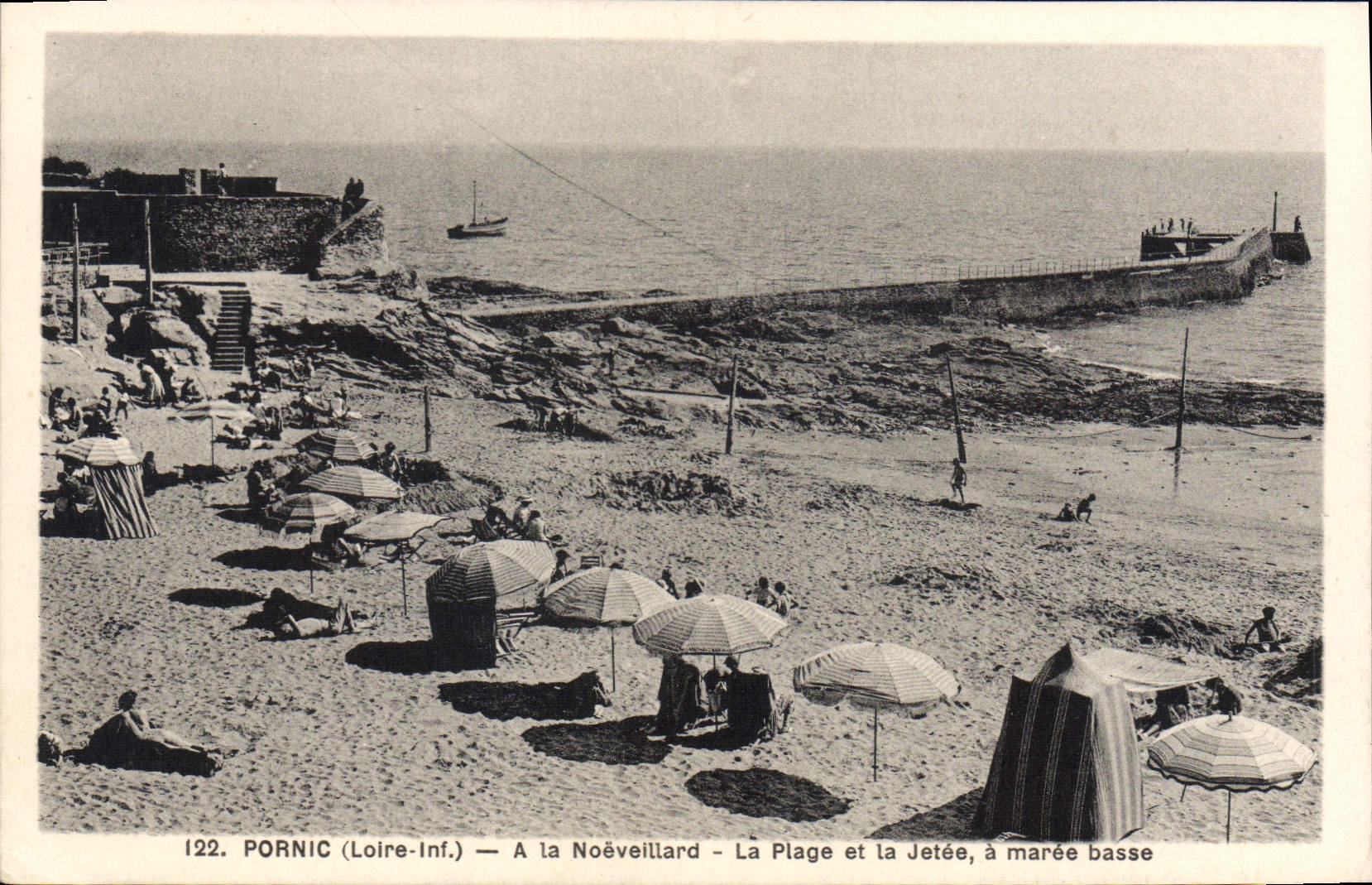 CPA Pornic La Plage A La Noeveillard La Plage et la Jetee à Maree Basse