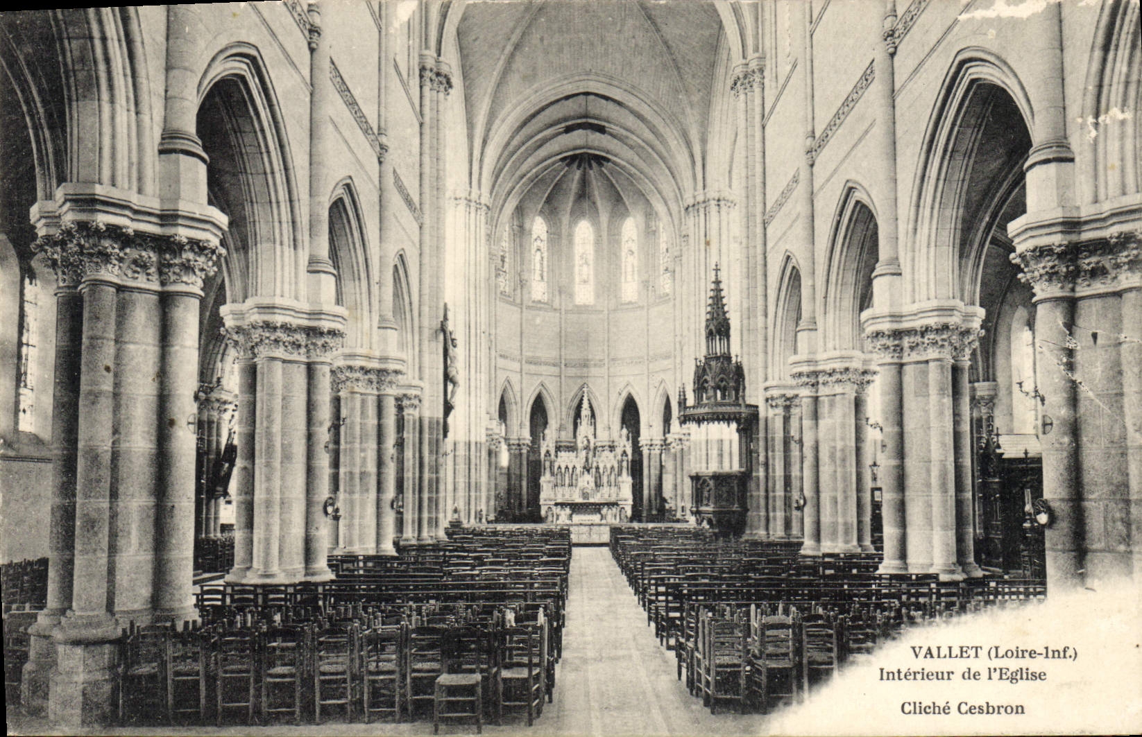 CPA Vallet Interieur De I'Eglise