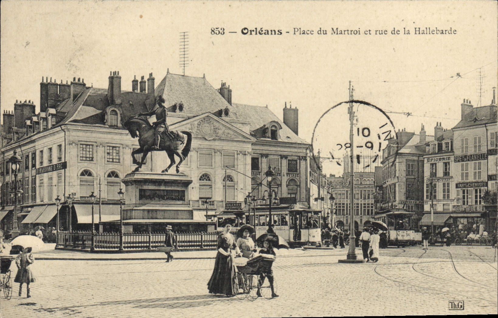 CPA Orleans Place Du Martroi Et Rue De La Hallebarde