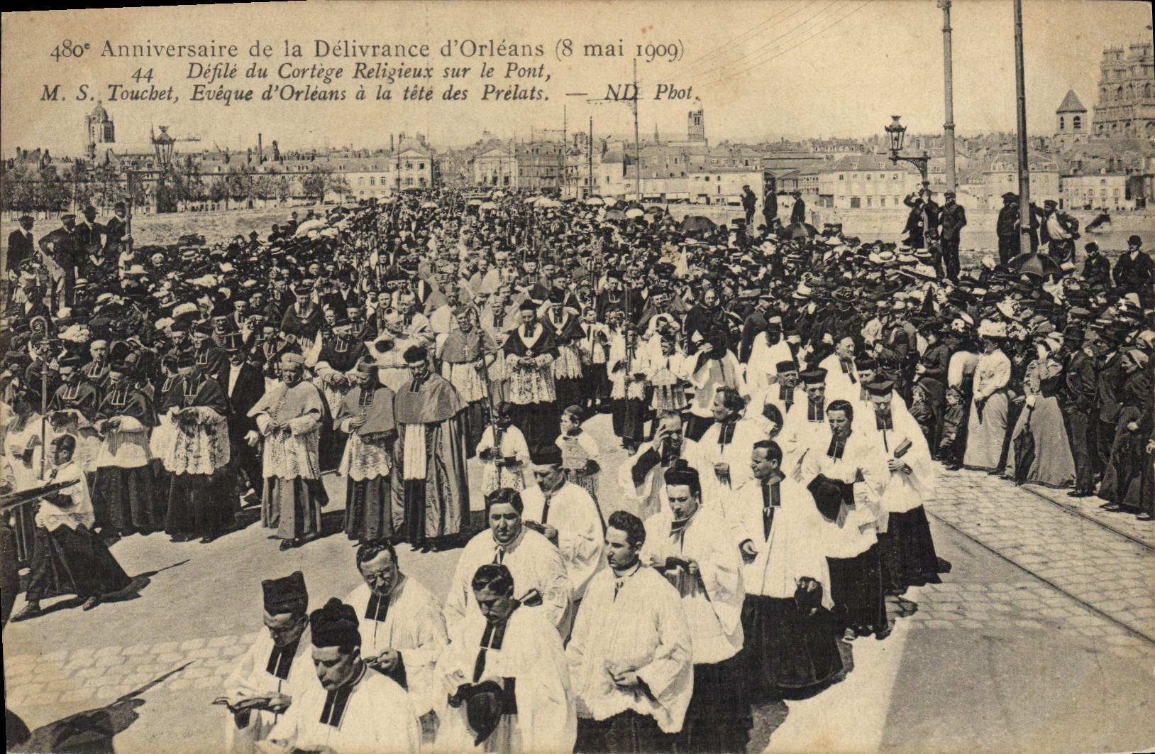 CPA Orleans Defile Du Cortege Religieux Sur Le Pont 8 mai 1909 évèque Touchet