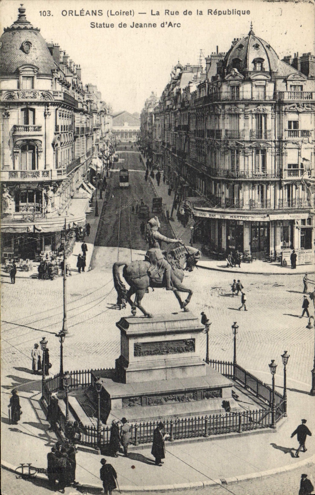 CPA Orleans La Rue De La Republique Statue De Jeanne D'Arc