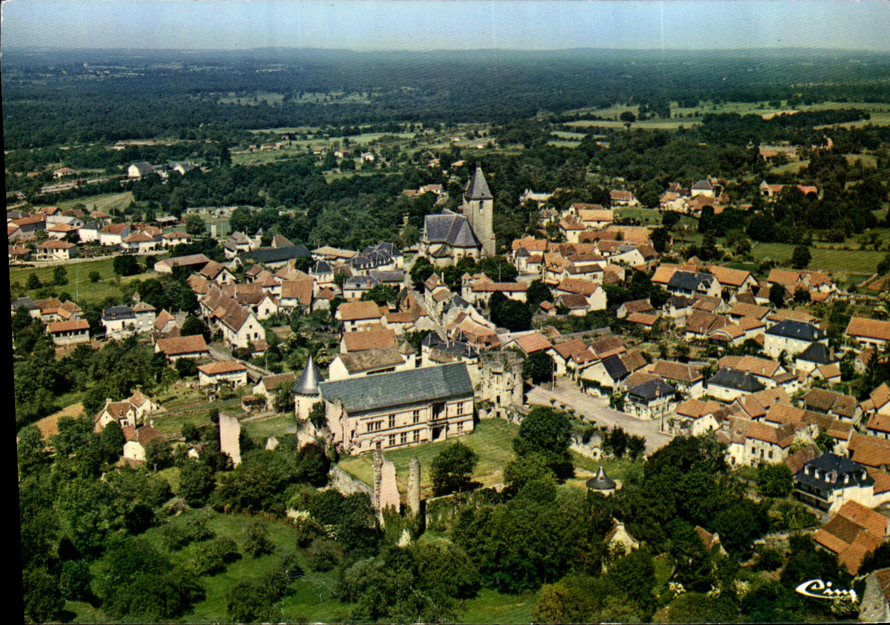 CPSM Assier Vue Generale Aerienne Avec Le Chateau